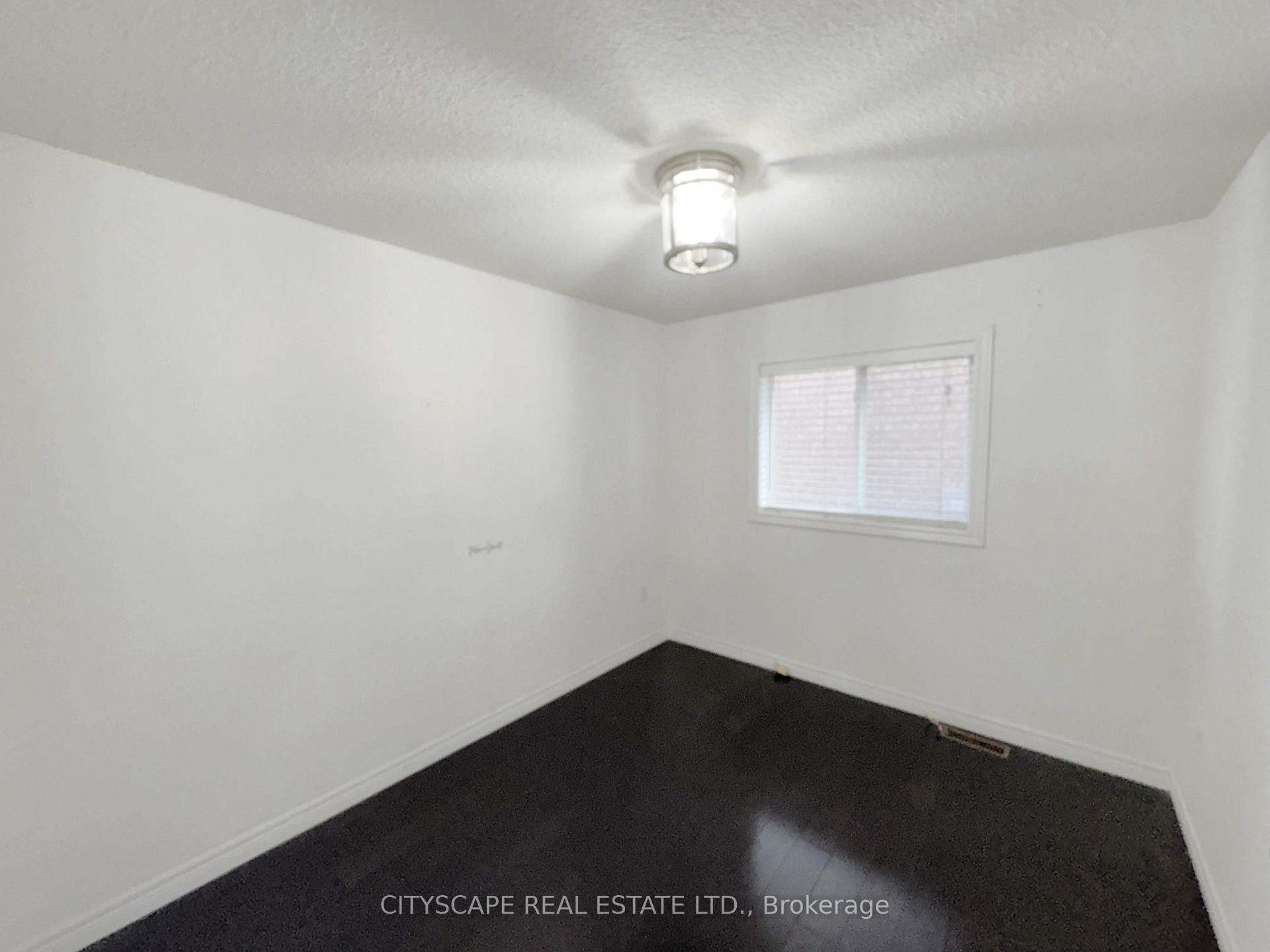Photo 21 of 34 Coralreef Crescent, Brampton, Sandringham-Wellington — HOMEH