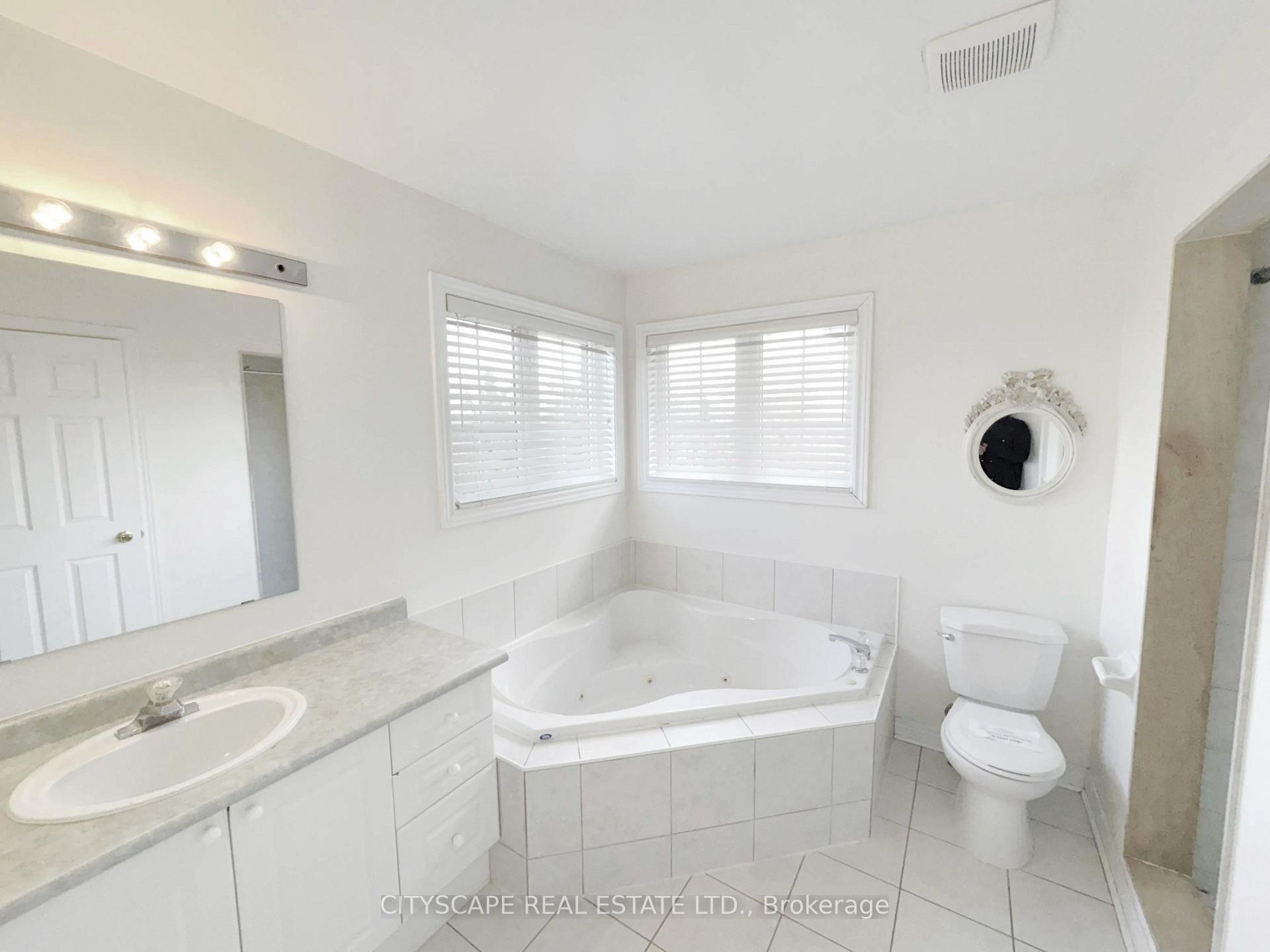 Photo 27 of 34 Coralreef Crescent, Brampton, Sandringham-Wellington — HOMEH