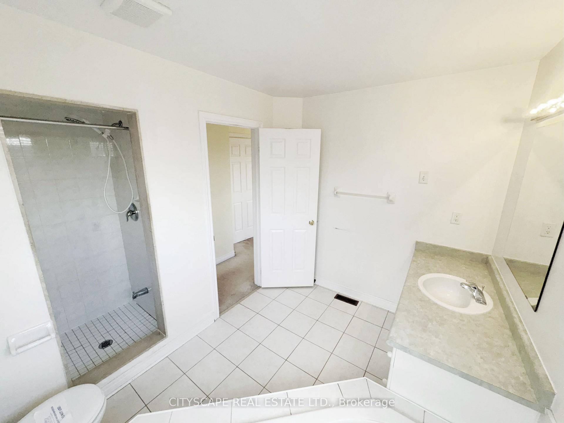 Photo 28 of 34 Coralreef Crescent, Brampton, Sandringham-Wellington — HOMEH