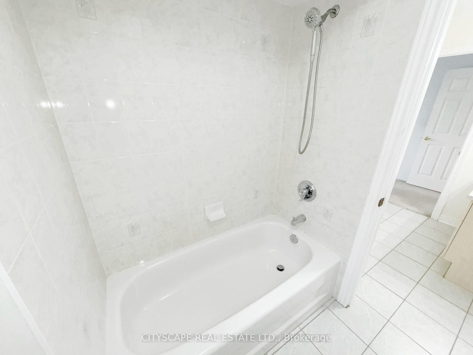 Photo 33 of 34 Coralreef Crescent, Brampton, Sandringham-Wellington — HOMEH