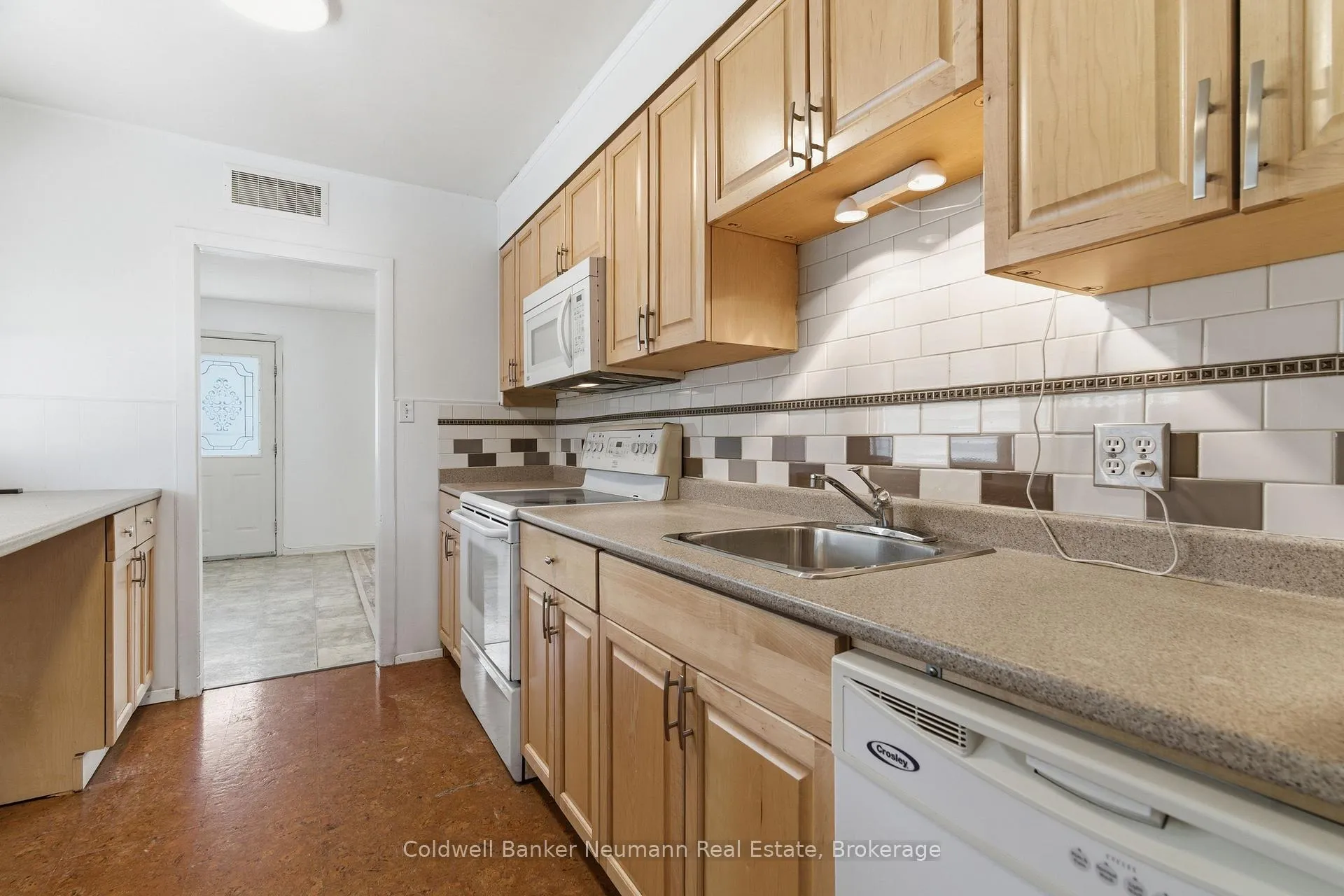 Photo 10 of 31 Dunkirk Street, Guelph, St. George's — HOMEH