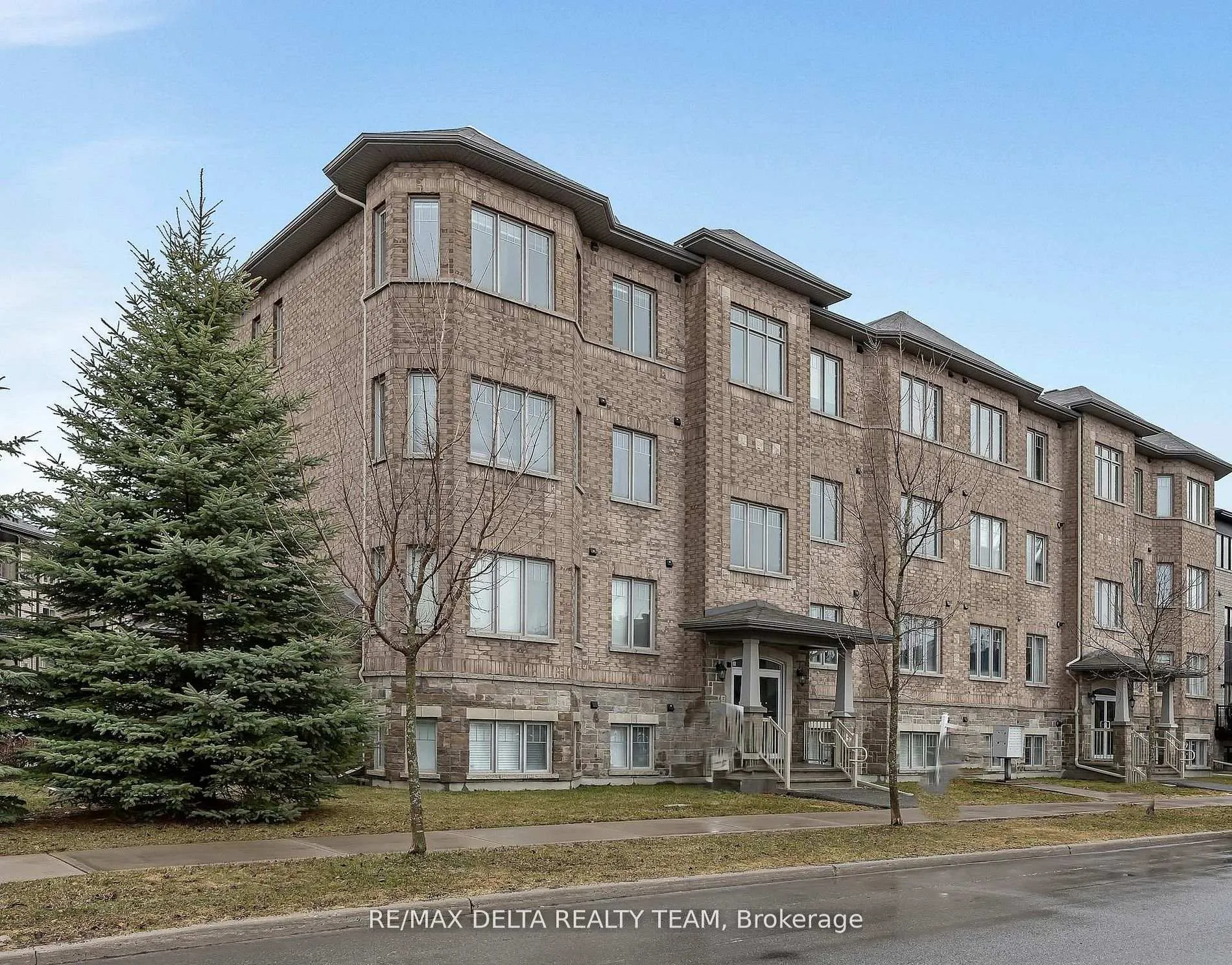 Front of Unit 7, 486 Via Verona Avenue