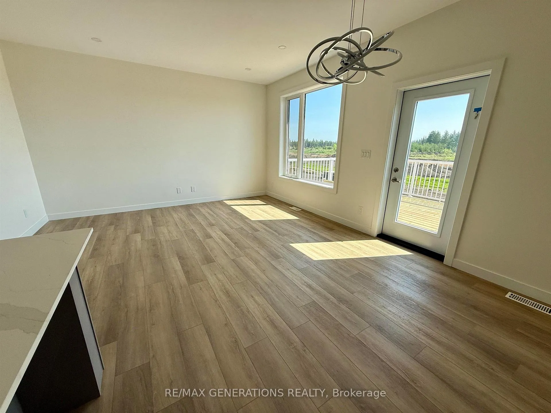 Photo 2 of 156 Bruin Crescent, Thunder Bay, Parkdale — HOMEH