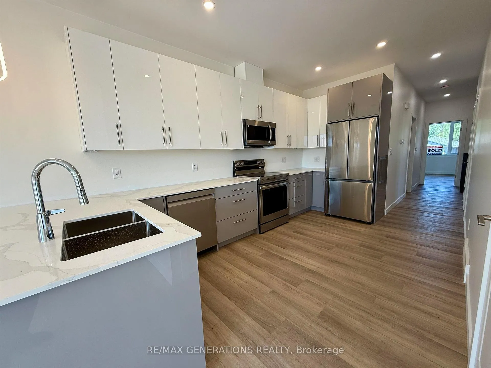 Photo 4 of 156 Bruin Crescent, Thunder Bay, Parkdale — HOMEH