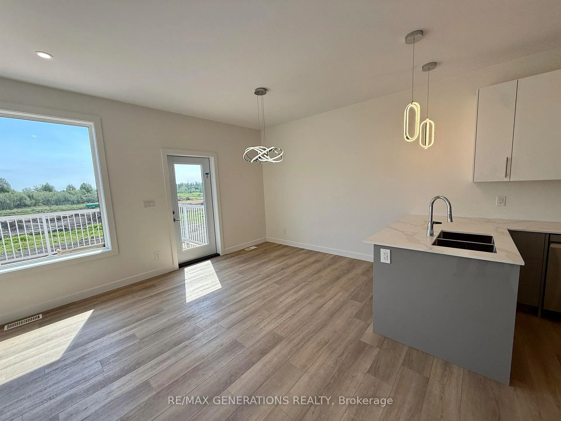 Photo 5 of 156 Bruin Crescent, Thunder Bay, Parkdale — HOMEH