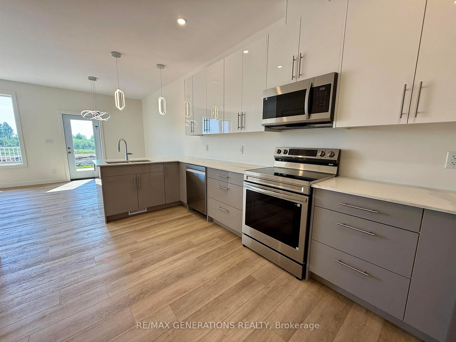 Photo 6 of 156 Bruin Crescent, Thunder Bay, Parkdale — HOMEH