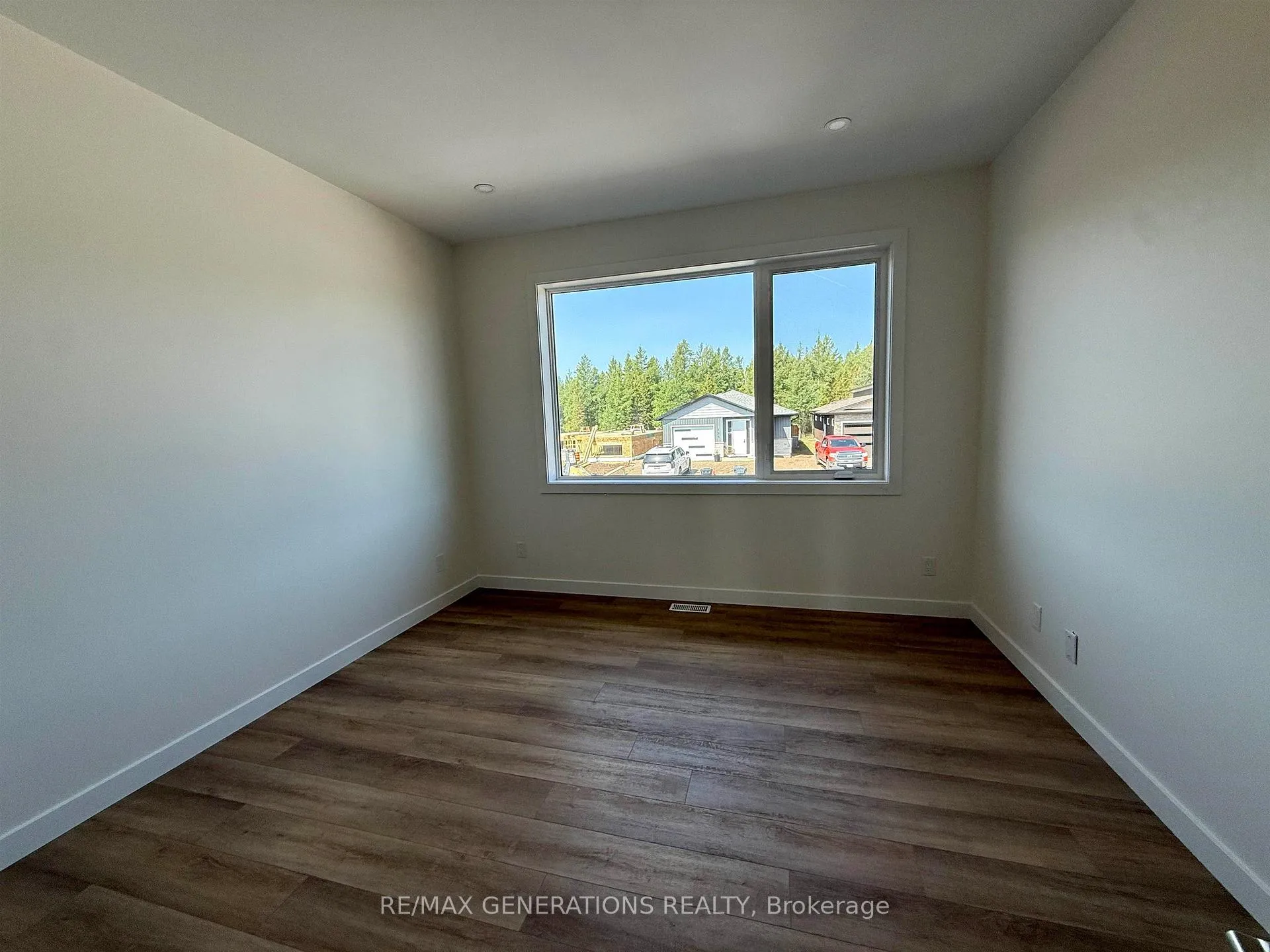 Photo 9 of 156 Bruin Crescent, Thunder Bay, Parkdale — HOMEH