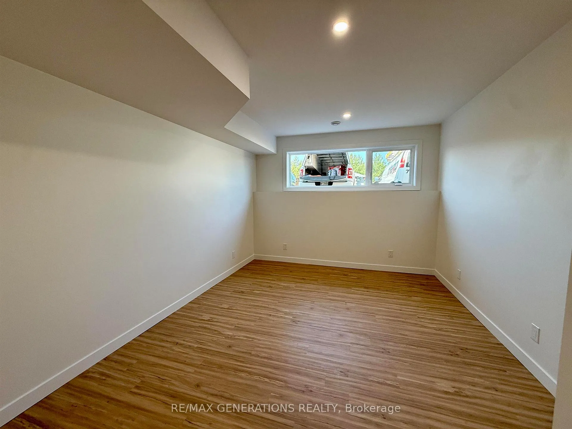 Photo 13 of 156 Bruin Crescent, Thunder Bay, Parkdale — HOMEH