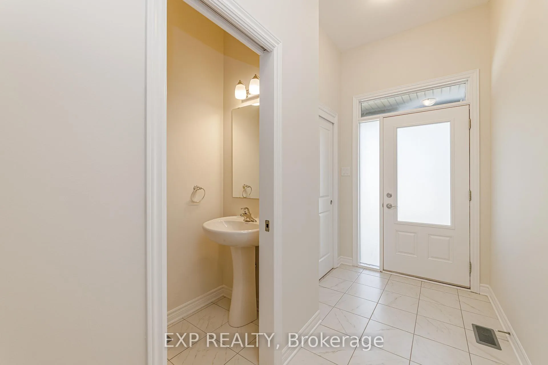Photo 4 of 18 Rookie Crescent, Ottawa, Kanata - Emerald Meadows/Trailwest — HOMEH