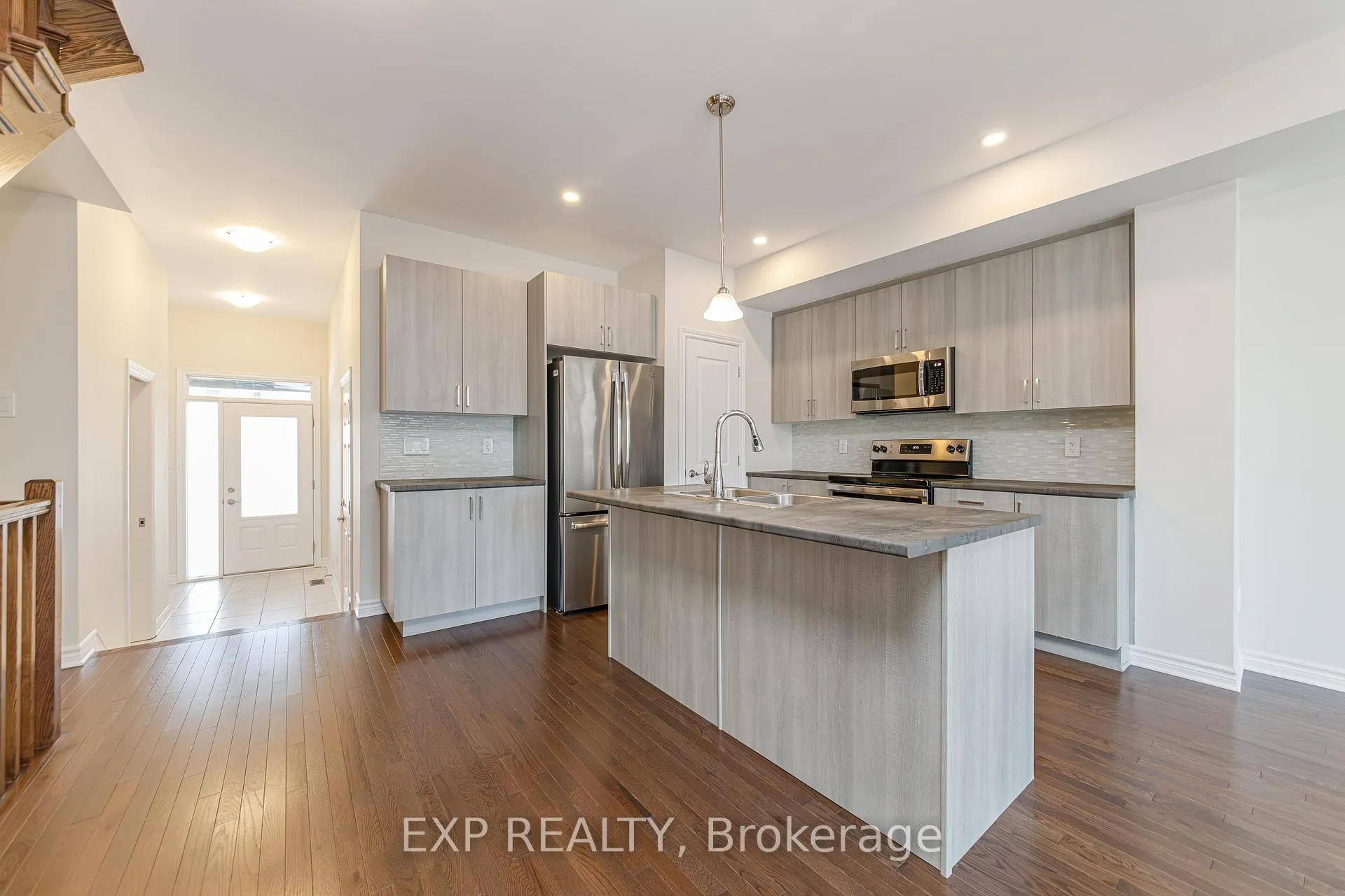 Photo 7 of 18 Rookie Crescent, Ottawa, Kanata - Emerald Meadows/Trailwest — HOMEH