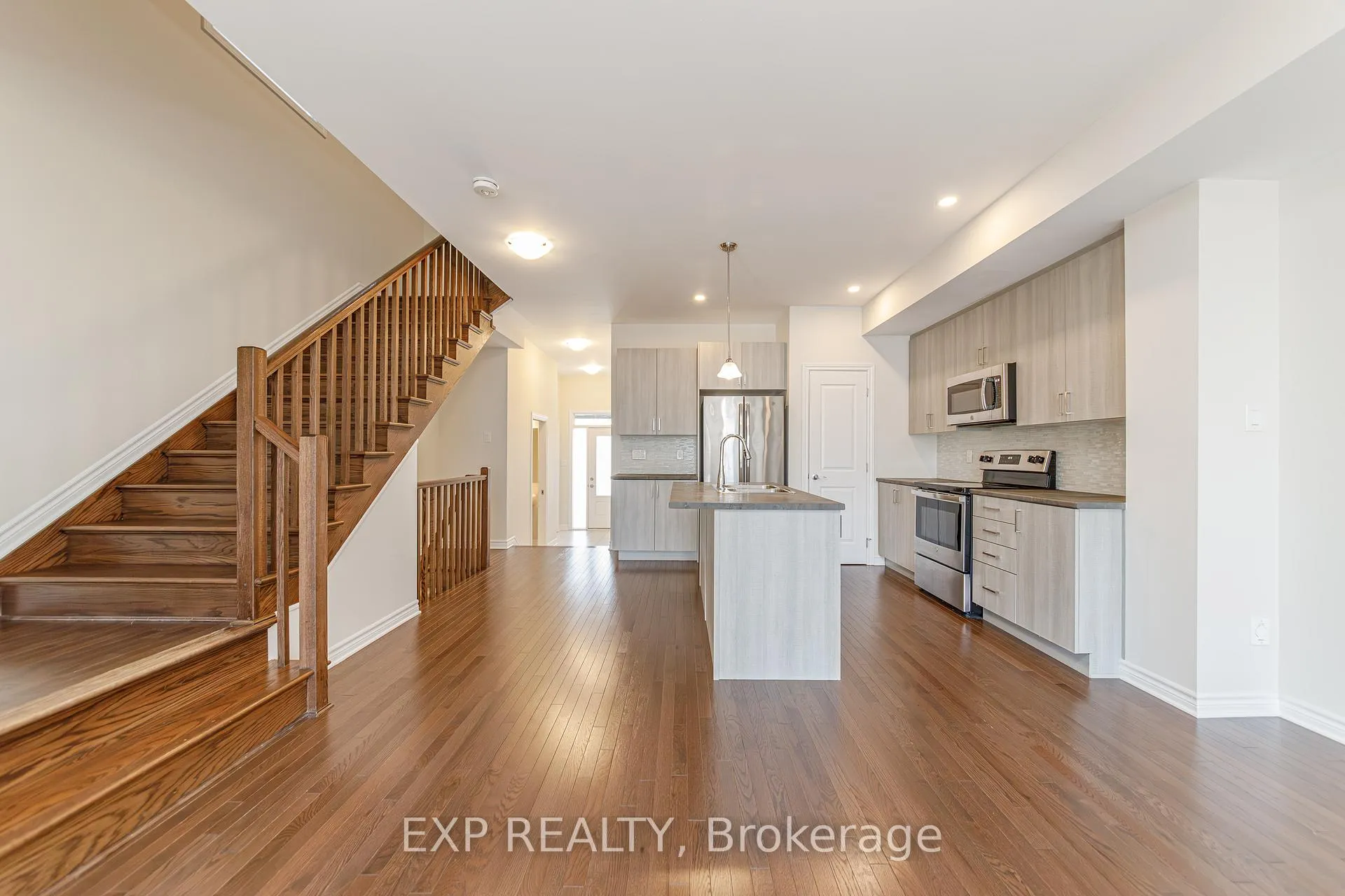 Photo 8 of 18 Rookie Crescent, Ottawa, Kanata - Emerald Meadows/Trailwest — HOMEH