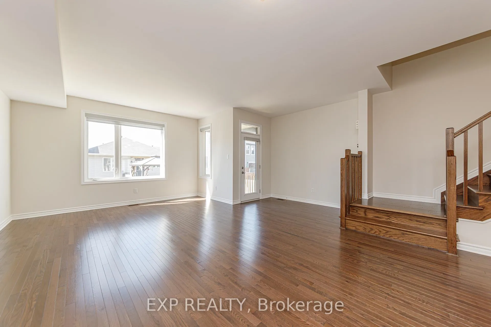 Photo 10 of 18 Rookie Crescent, Ottawa, Kanata - Emerald Meadows/Trailwest — HOMEH