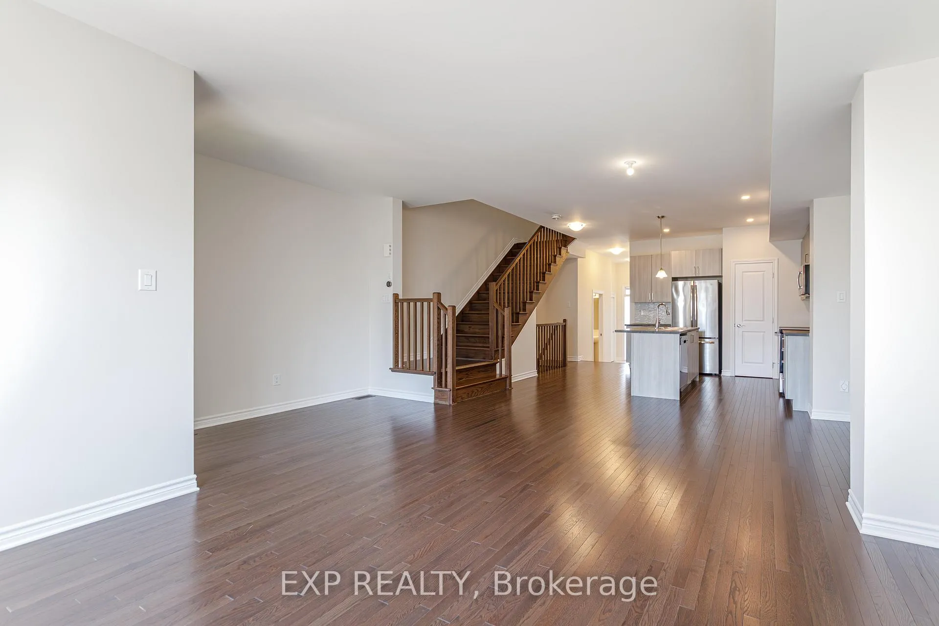 Photo 12 of 18 Rookie Crescent, Ottawa, Kanata - Emerald Meadows/Trailwest — HOMEH