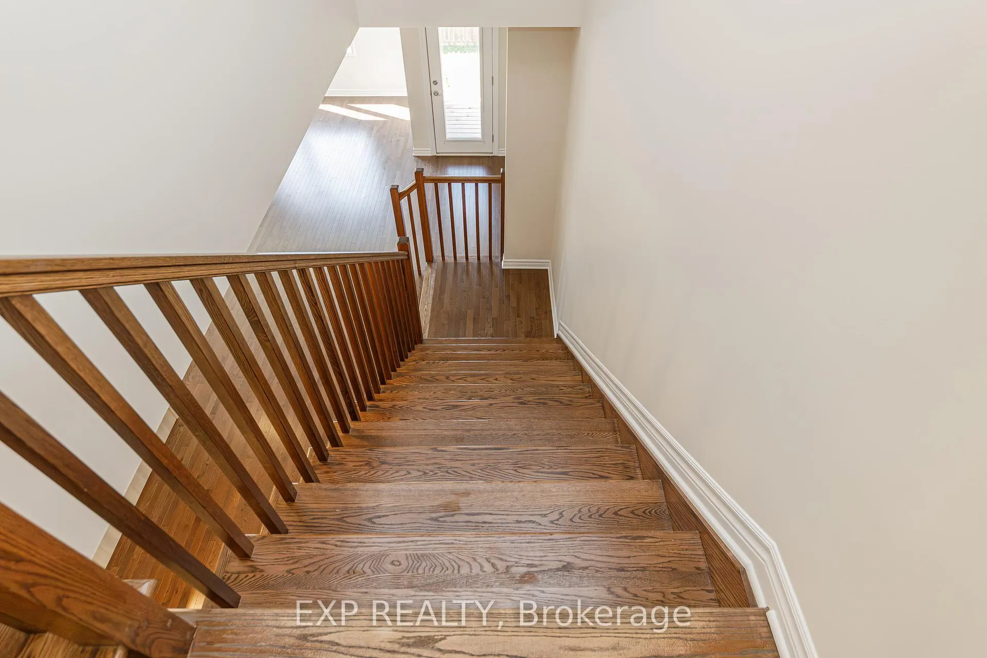 Photo 13 of 18 Rookie Crescent, Ottawa, Kanata - Emerald Meadows/Trailwest — HOMEH