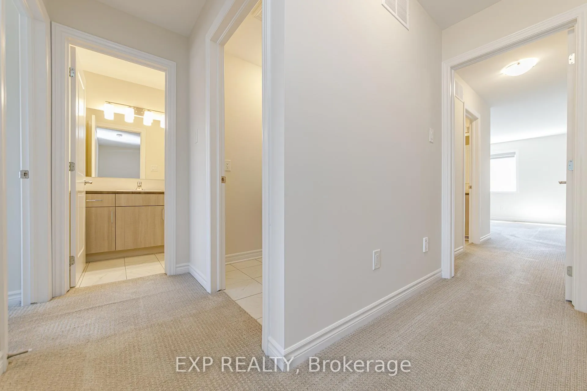 Photo 14 of 18 Rookie Crescent, Ottawa, Kanata - Emerald Meadows/Trailwest — HOMEH