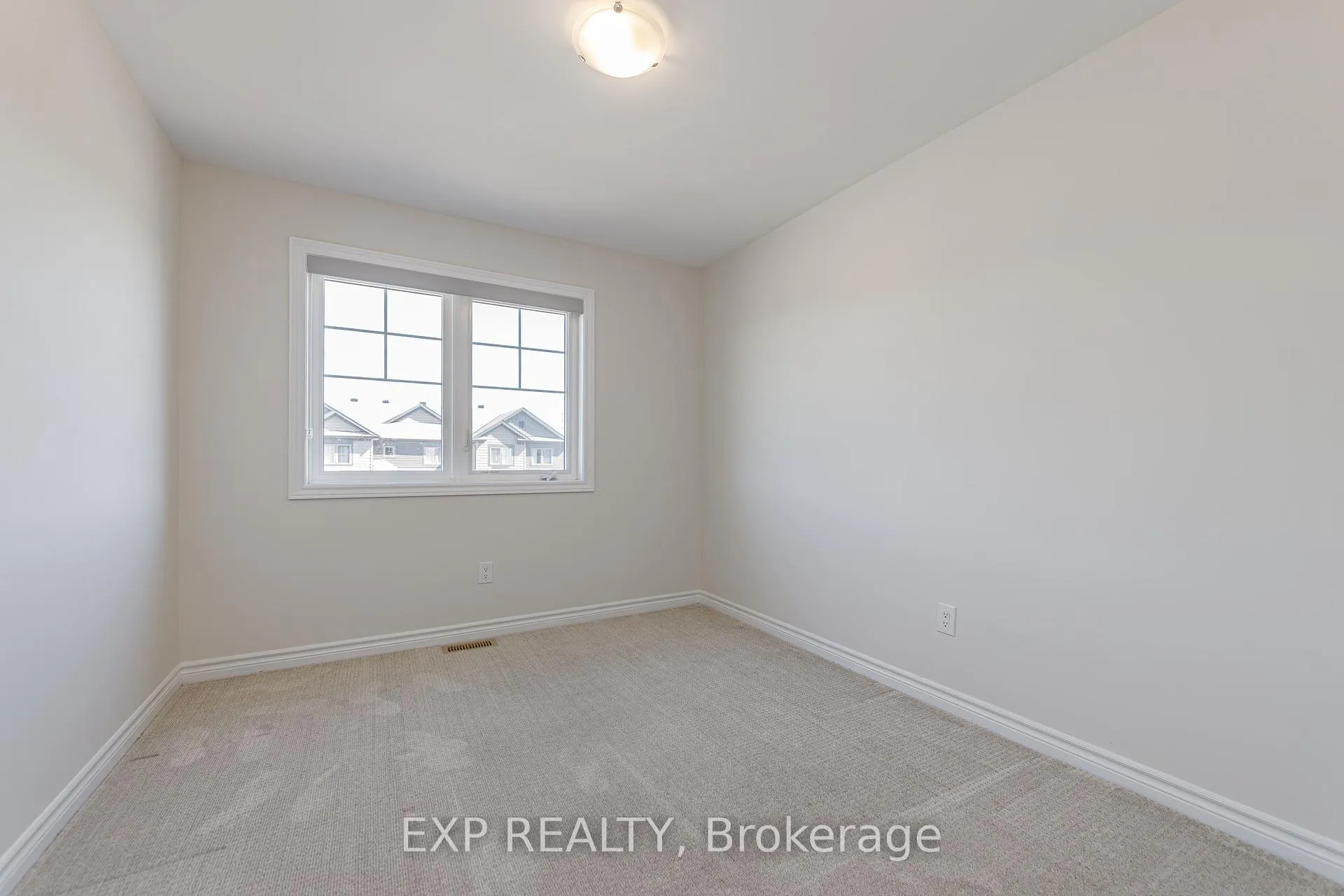 Photo 17 of 18 Rookie Crescent, Ottawa, Kanata - Emerald Meadows/Trailwest — HOMEH