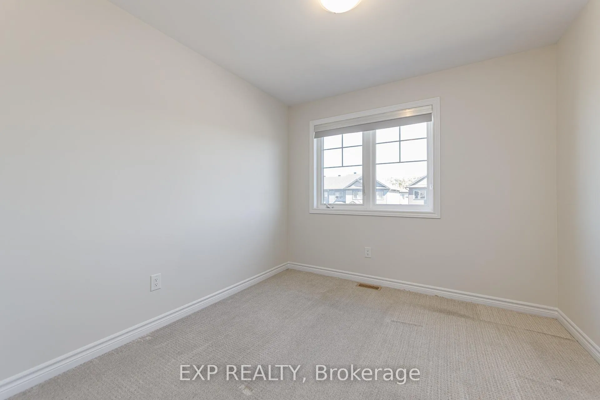 Photo 19 of 18 Rookie Crescent, Ottawa, Kanata - Emerald Meadows/Trailwest — HOMEH