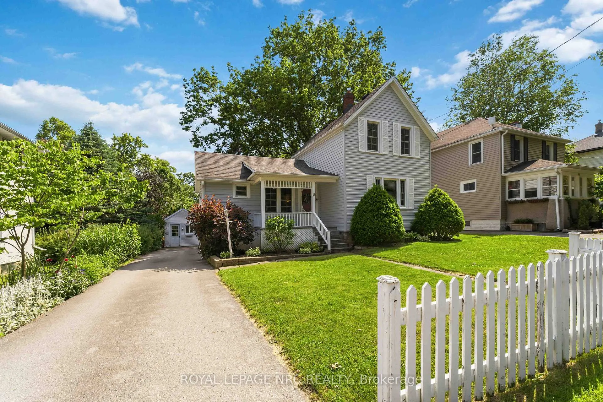 Photo 3 of 18 College Street, Pelham, Fonthill — HOMEH