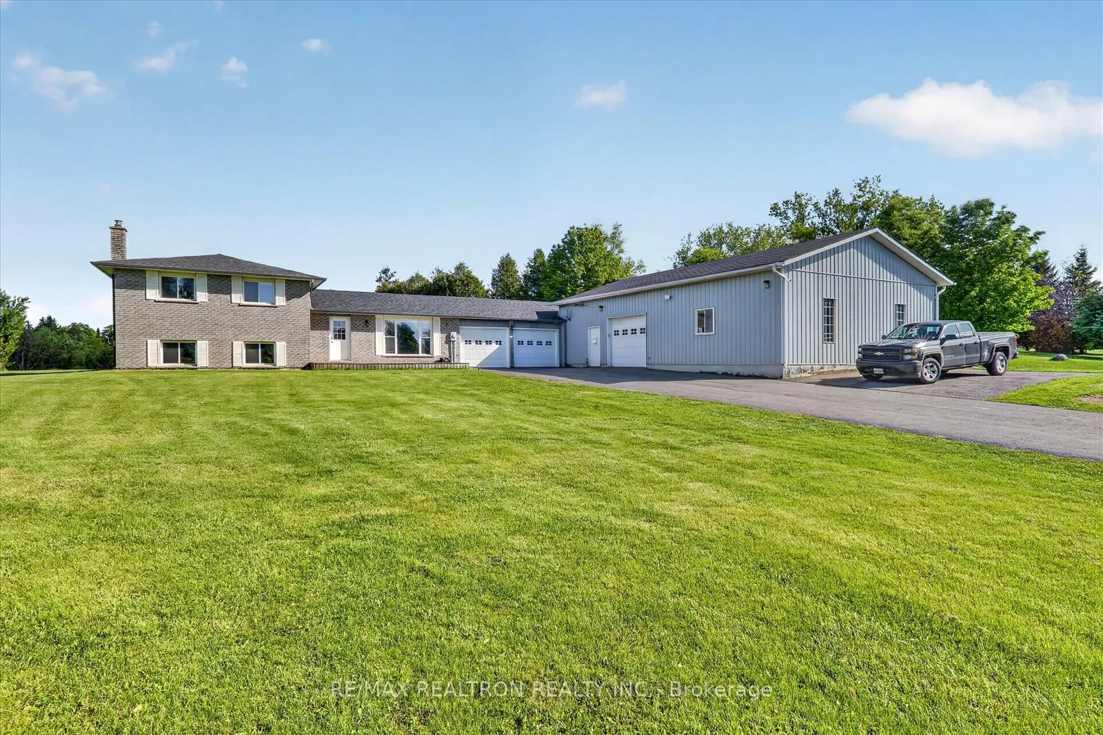Photo 1 of 20 Valley View Drive, Cavan Monaghan, Cavan Twp — HOMEH