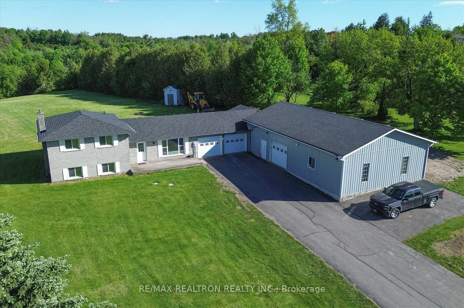 Photo 2 of 20 Valley View Drive, Cavan Monaghan, Cavan Twp — HOMEH
