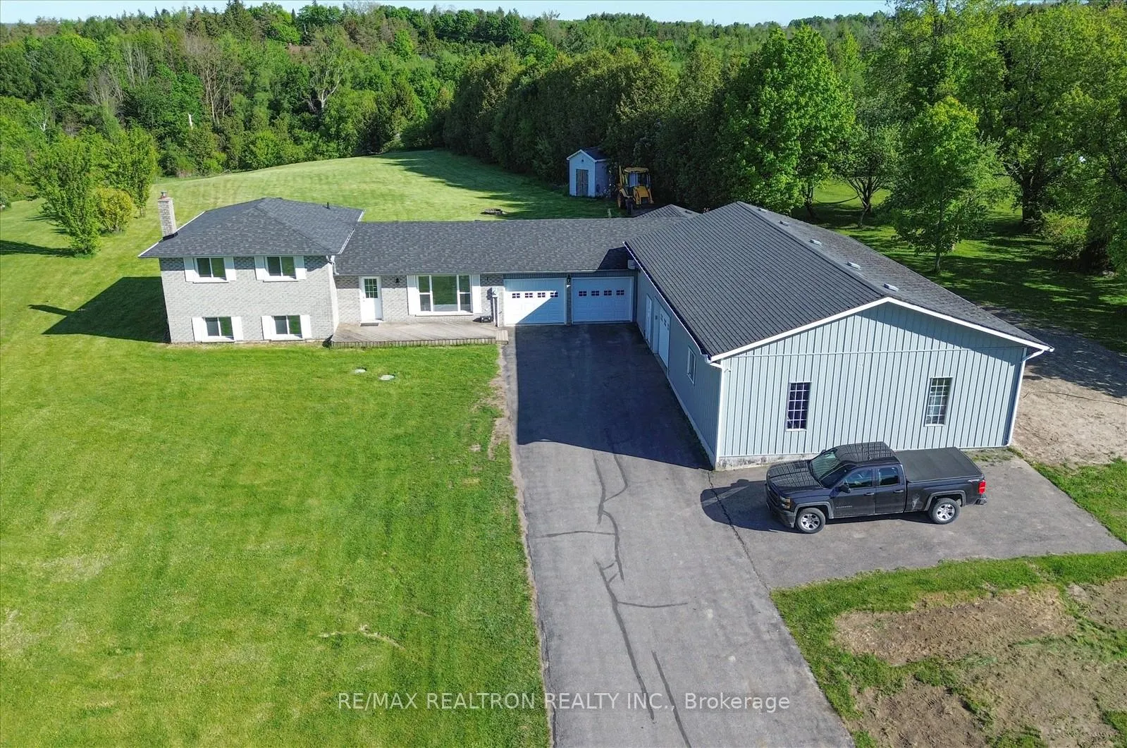 Photo 3 of 20 Valley View Drive, Cavan Monaghan, Cavan Twp — HOMEH