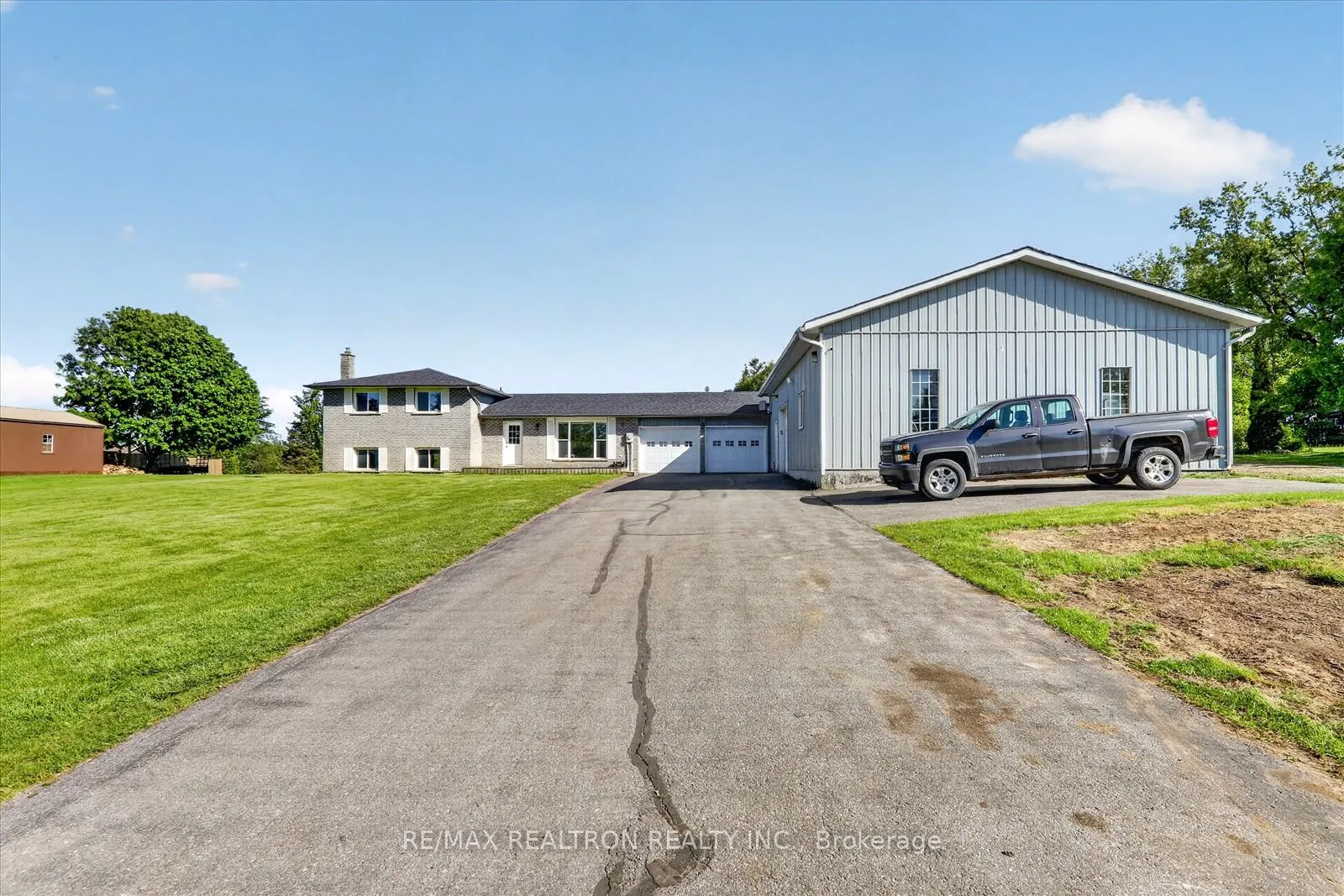 Photo 4 of 20 Valley View Drive, Cavan Monaghan, Cavan Twp — HOMEH