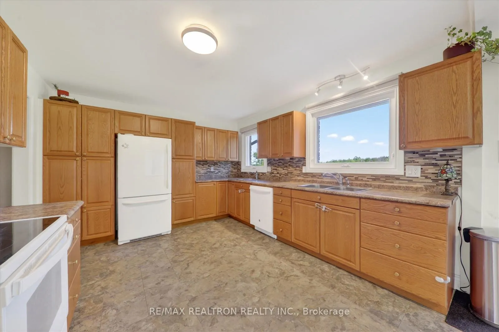 Photo 7 of 20 Valley View Drive, Cavan Monaghan, Cavan Twp — HOMEH