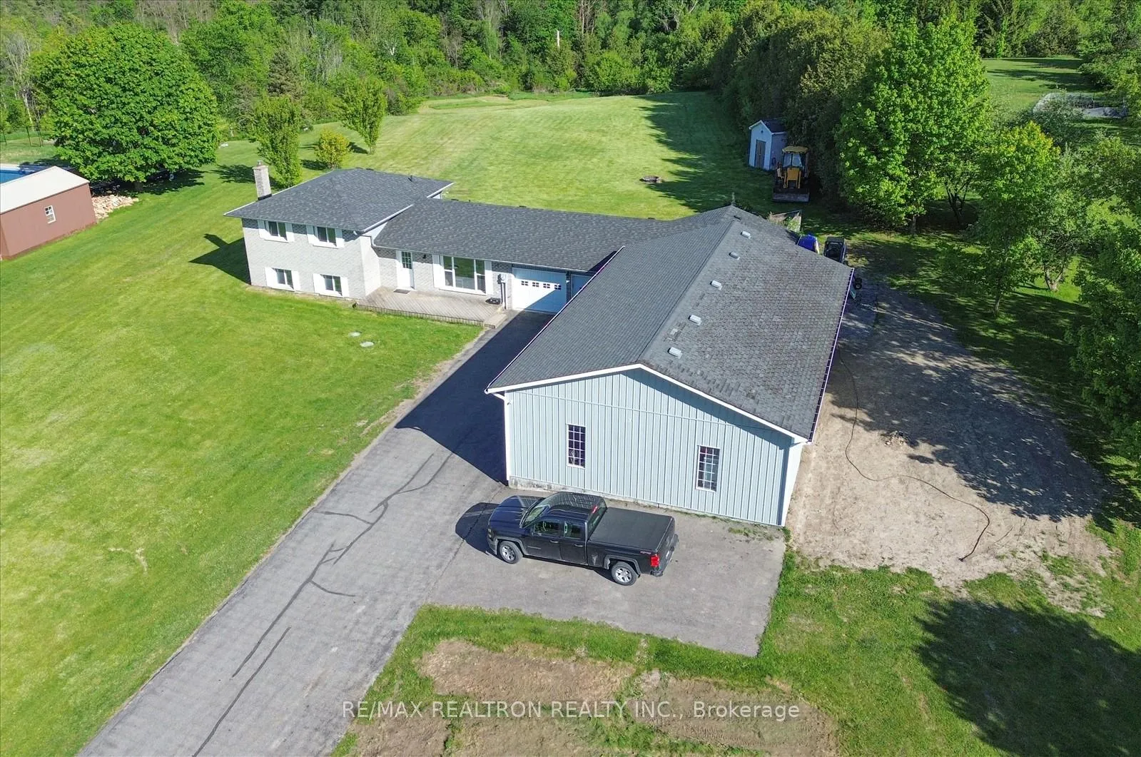 Photo 43 of 20 Valley View Drive, Cavan Monaghan, Cavan Twp — HOMEH