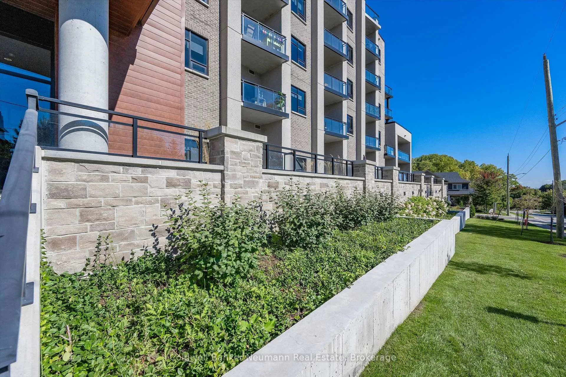 Photo 3 of Unit 601, 30 Hamilton Street S, Hamilton, Waterdown — HOMEH