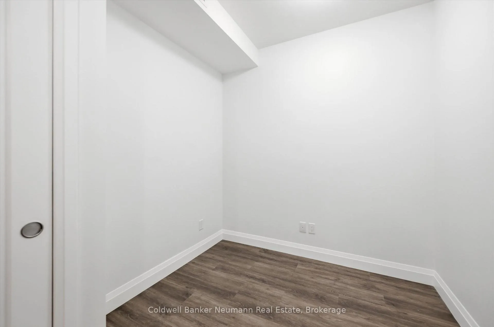 Photo 7 of Unit 601, 30 Hamilton Street S, Hamilton, Waterdown — HOMEH