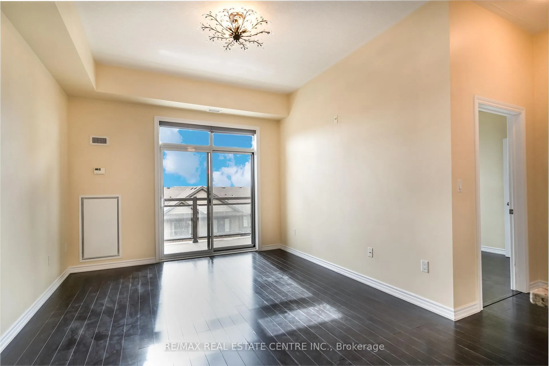 Photo 4 of Unit 413, 35 Southshore Crescent, Hamilton, Lakeshore — HOMEH