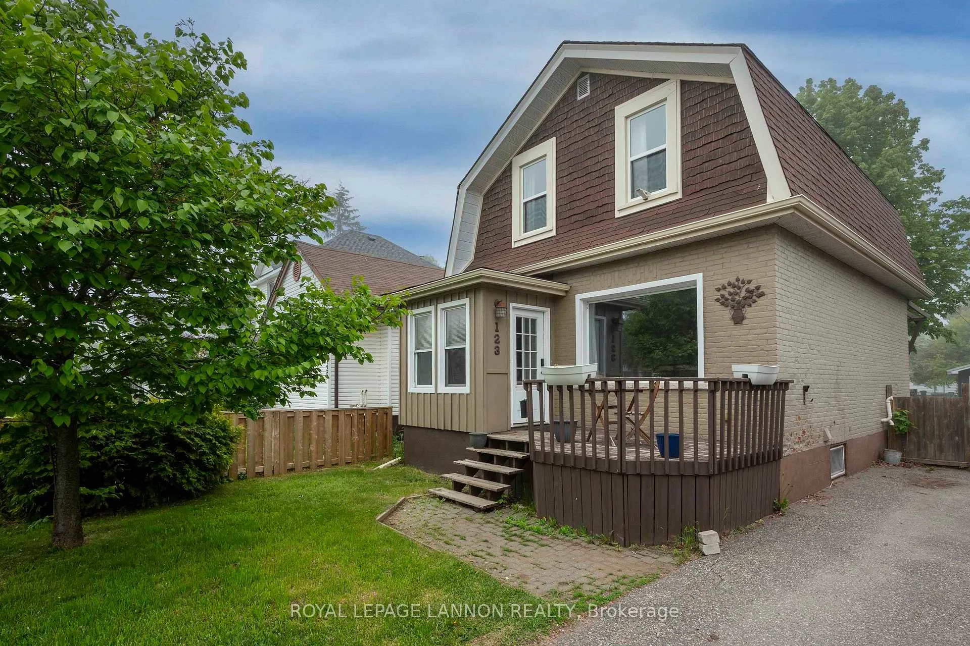 Front of 123 Francis Street W