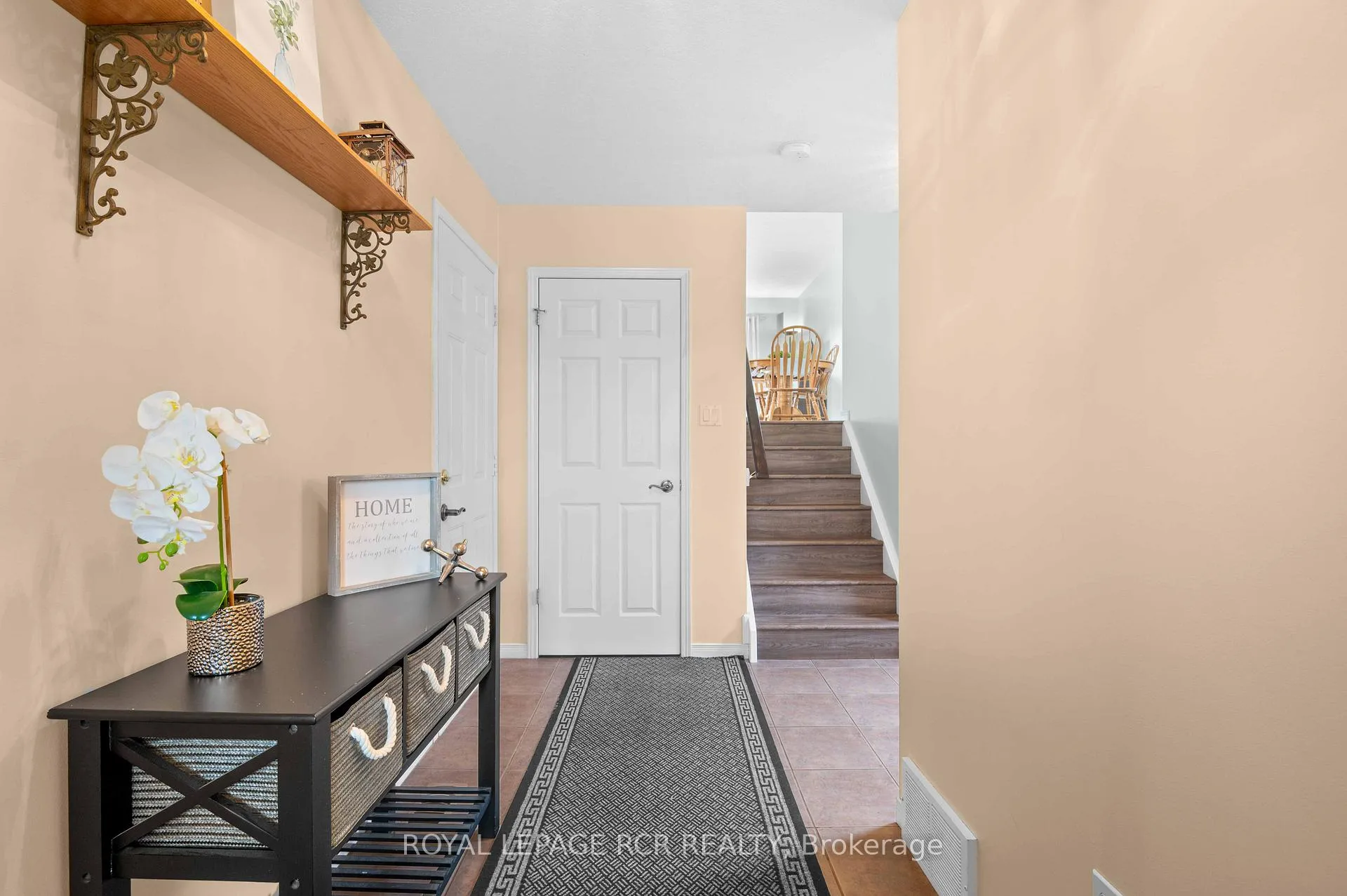 Photo 3 of 21 Settlers Road, Orangeville — HOMEH
