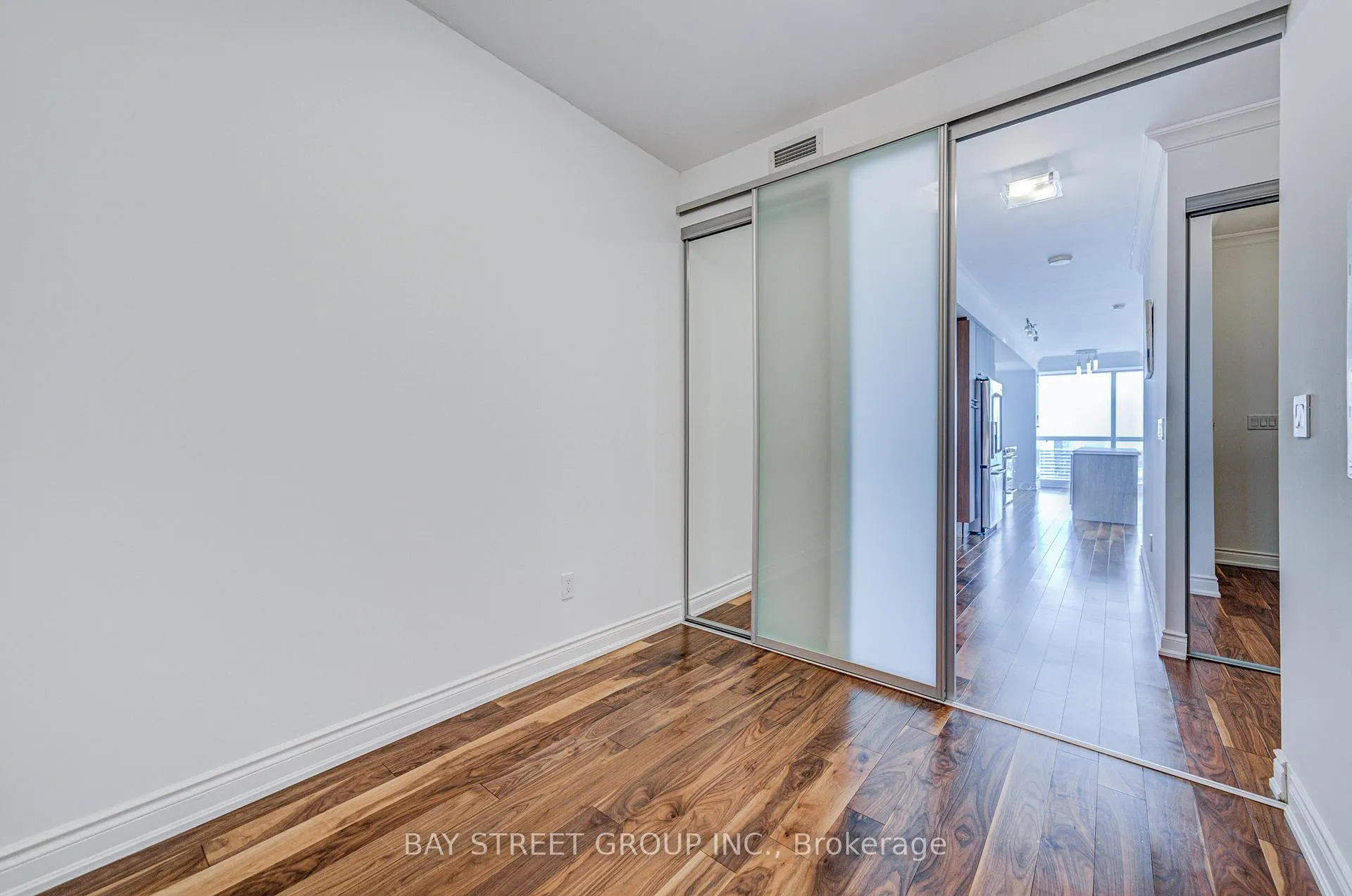 Photo 4 of Unit 6701, 388 Yonge Street, Toronto, Bay Street Corridor — HOMEH