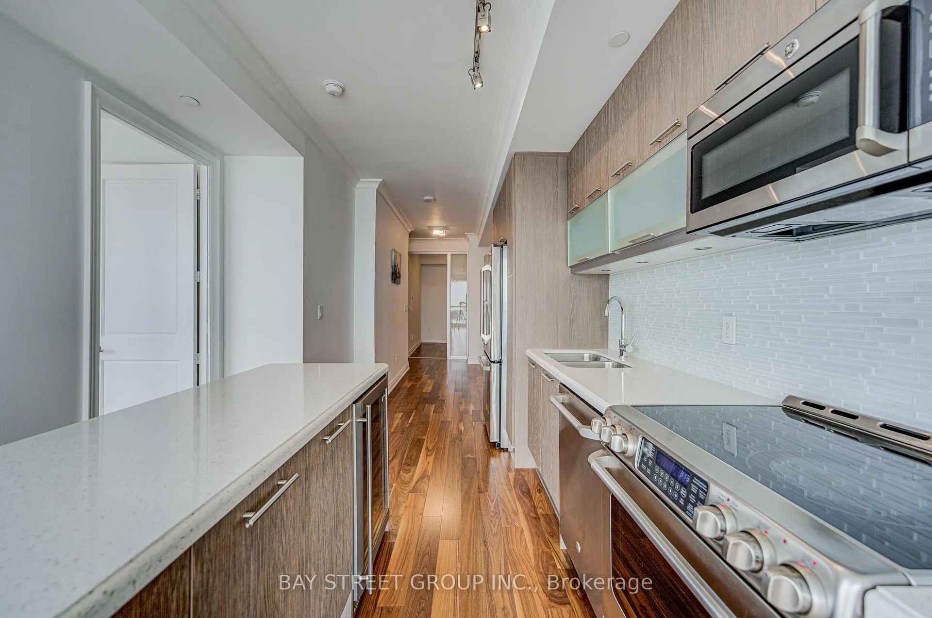 Photo 9 of Unit 6701, 388 Yonge Street, Toronto, Bay Street Corridor — HOMEH