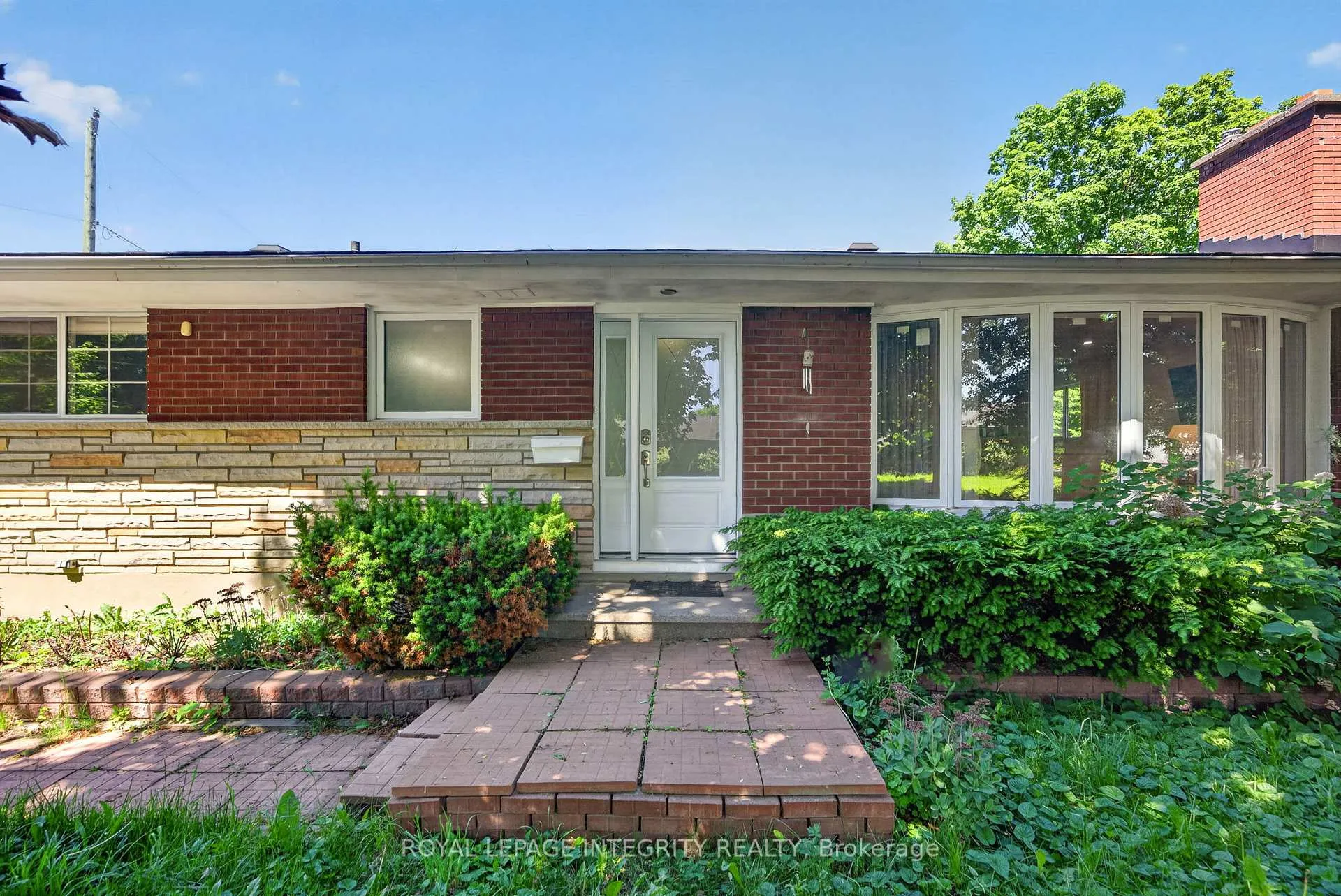 Photo 2 of 619 Blanchard Crescent, Ottawa, Mooneys Bay/Revelstoke — HOMEH