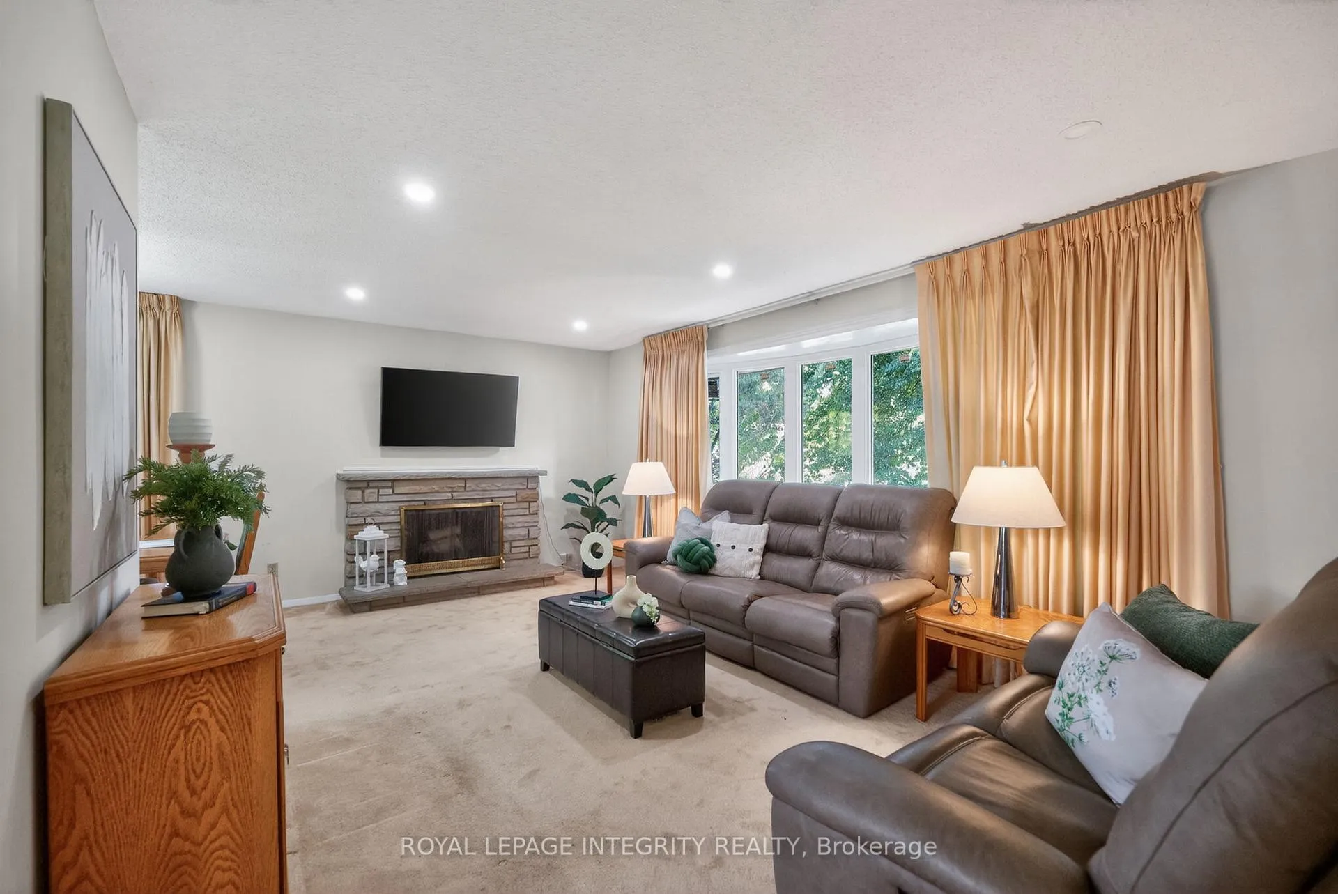 Photo 5 of 619 Blanchard Crescent, Ottawa, Mooneys Bay/Revelstoke — HOMEH