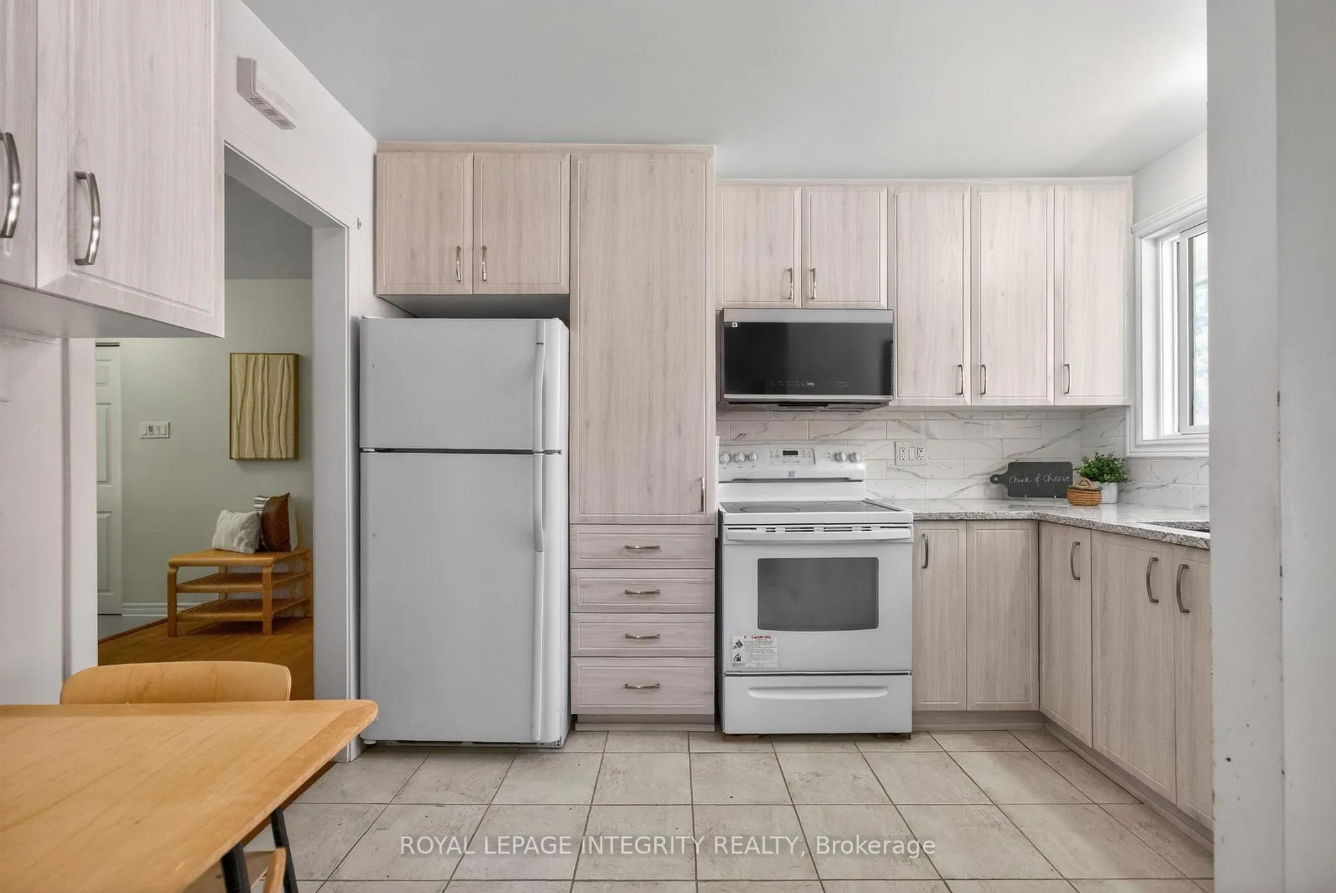 Photo 11 of 619 Blanchard Crescent, Ottawa, Mooneys Bay/Revelstoke — HOMEH