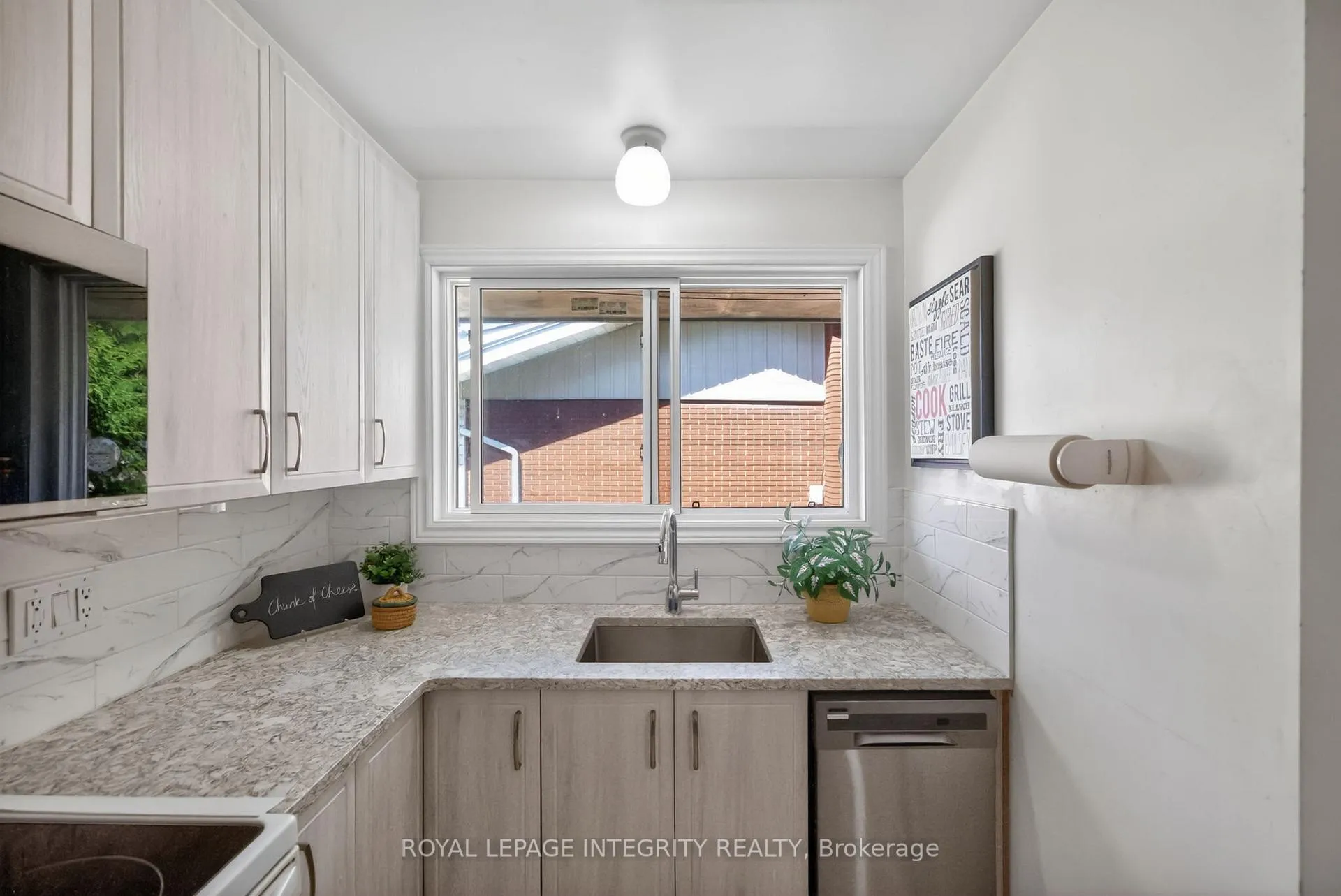 Photo 14 of 619 Blanchard Crescent, Ottawa, Mooneys Bay/Revelstoke — HOMEH