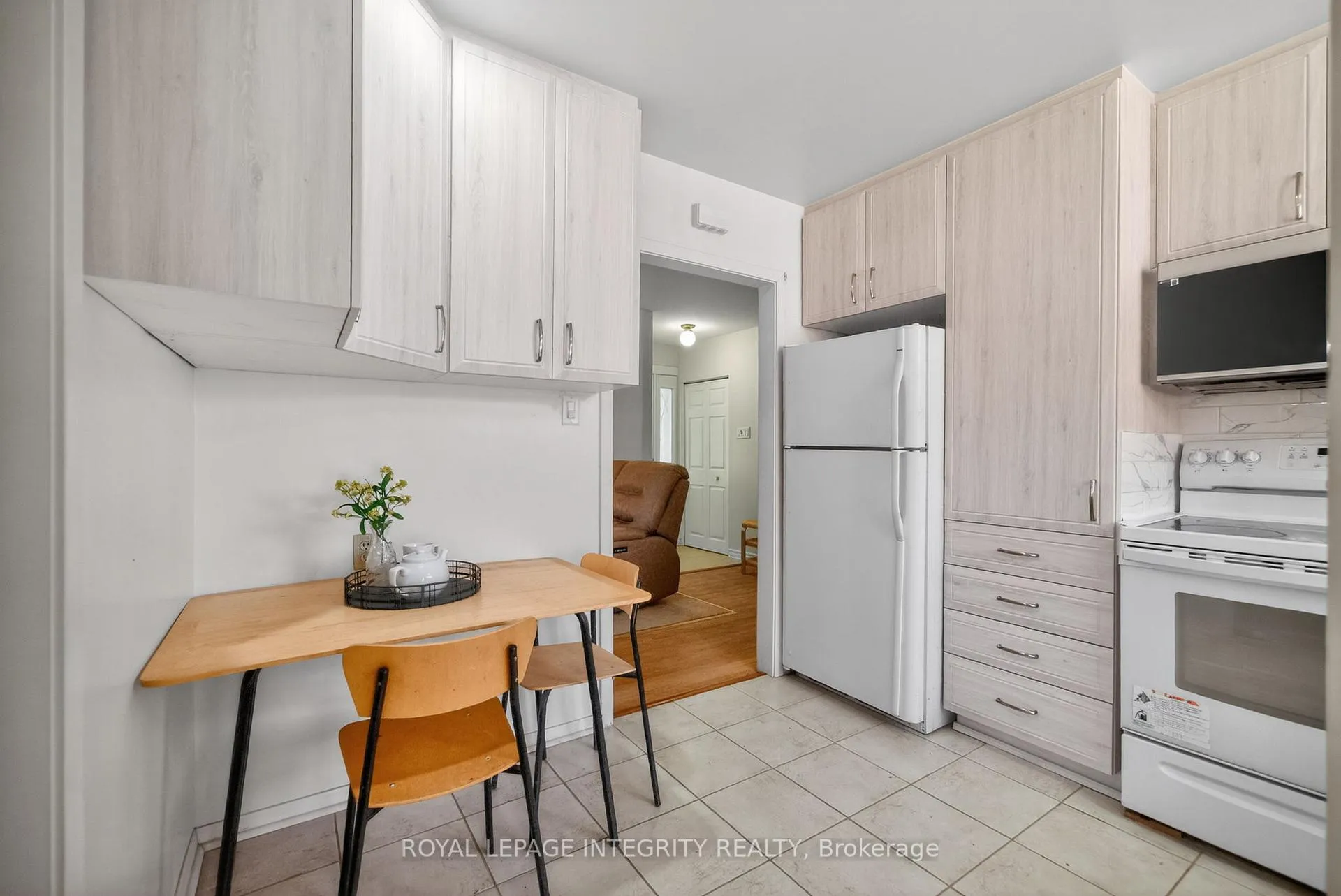 Photo 16 of 619 Blanchard Crescent, Ottawa, Mooneys Bay/Revelstoke — HOMEH