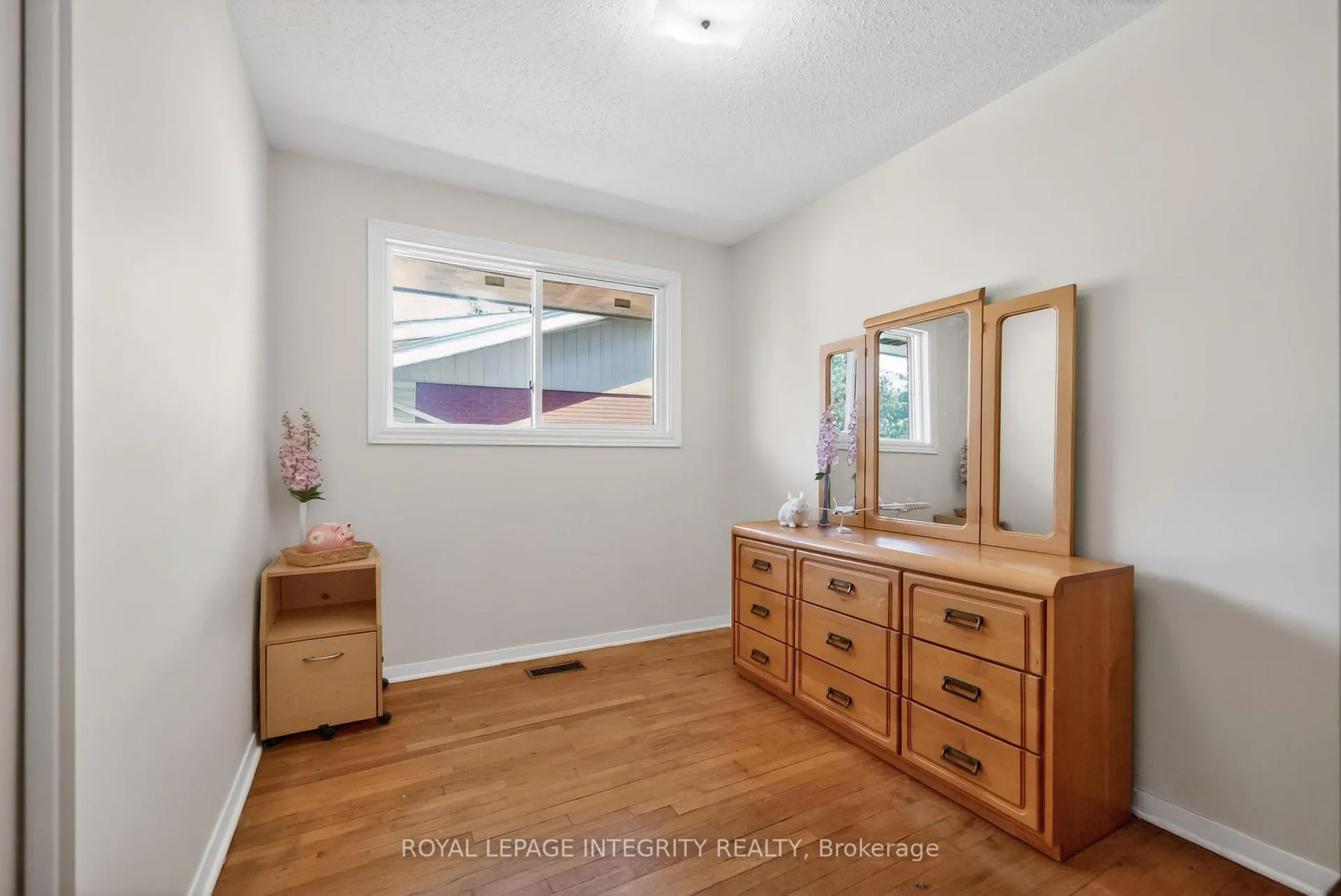 Photo 22 of 619 Blanchard Crescent, Ottawa, Mooneys Bay/Revelstoke — HOMEH