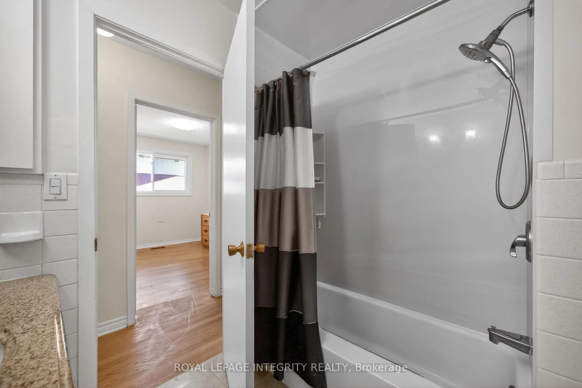 Photo 27 of 619 Blanchard Crescent, Ottawa, Mooneys Bay/Revelstoke — HOMEH