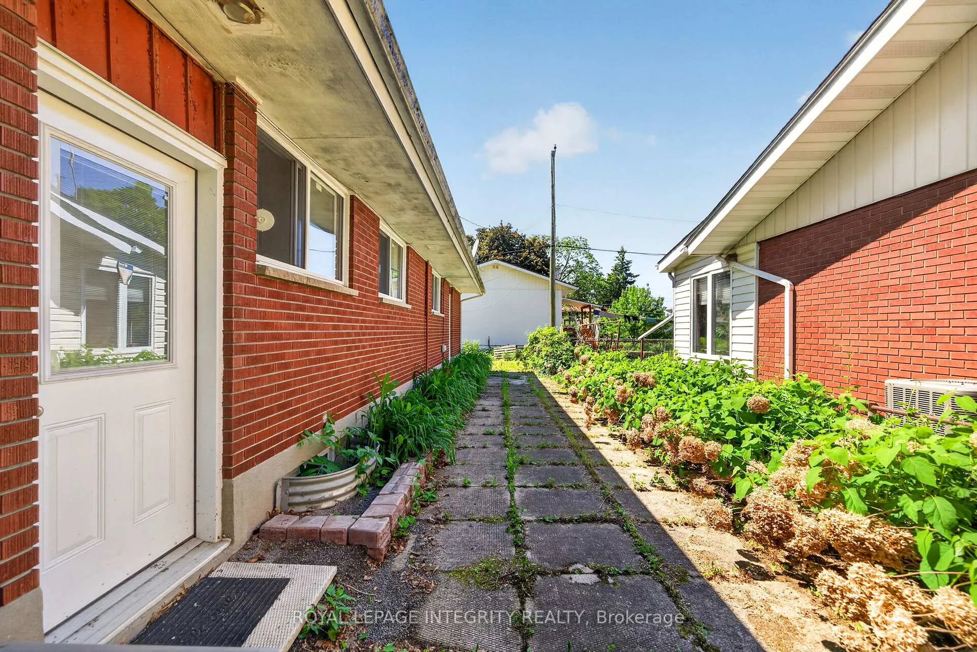 Photo 32 of 619 Blanchard Crescent, Ottawa, Mooneys Bay/Revelstoke — HOMEH