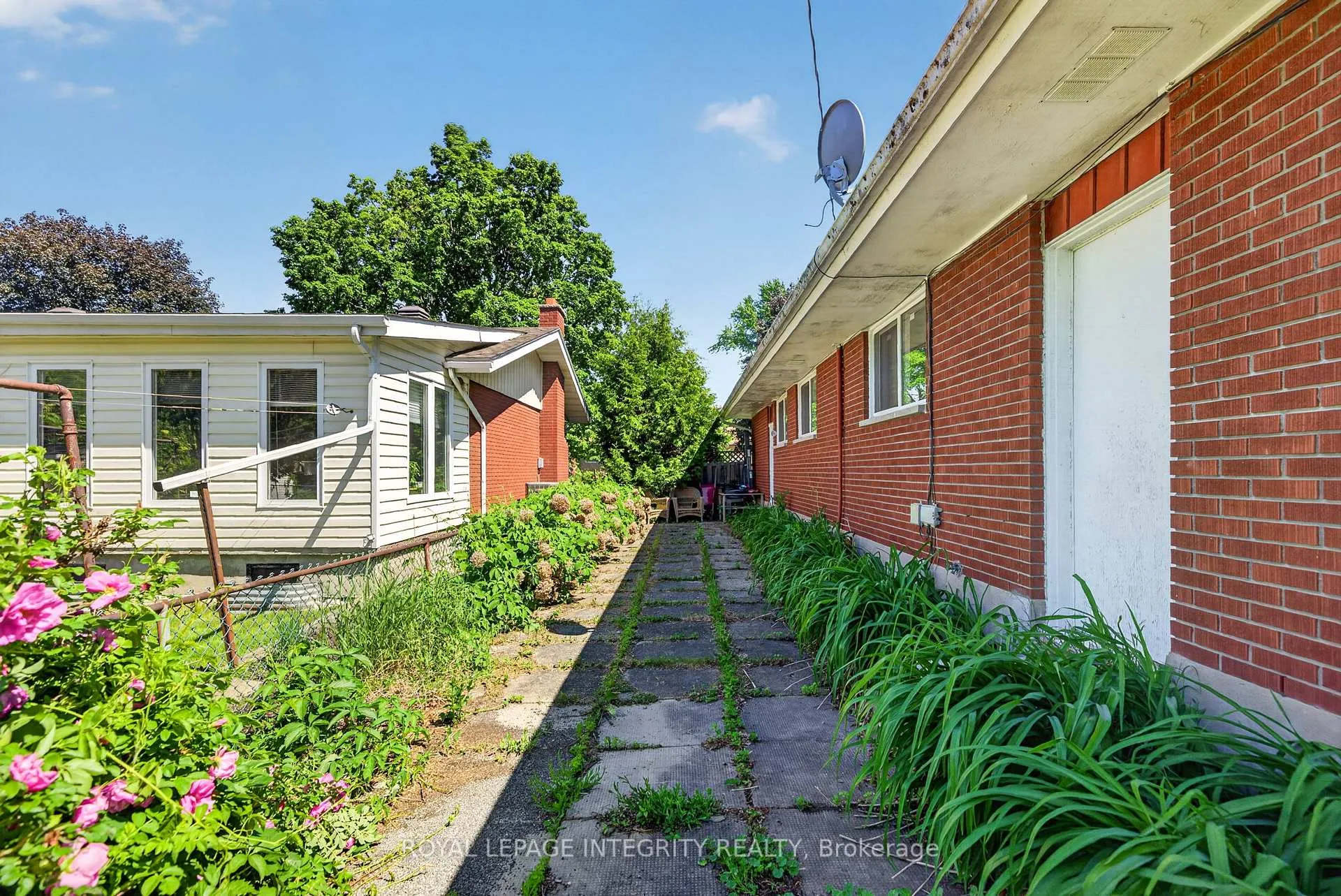 Photo 33 of 619 Blanchard Crescent, Ottawa, Mooneys Bay/Revelstoke — HOMEH