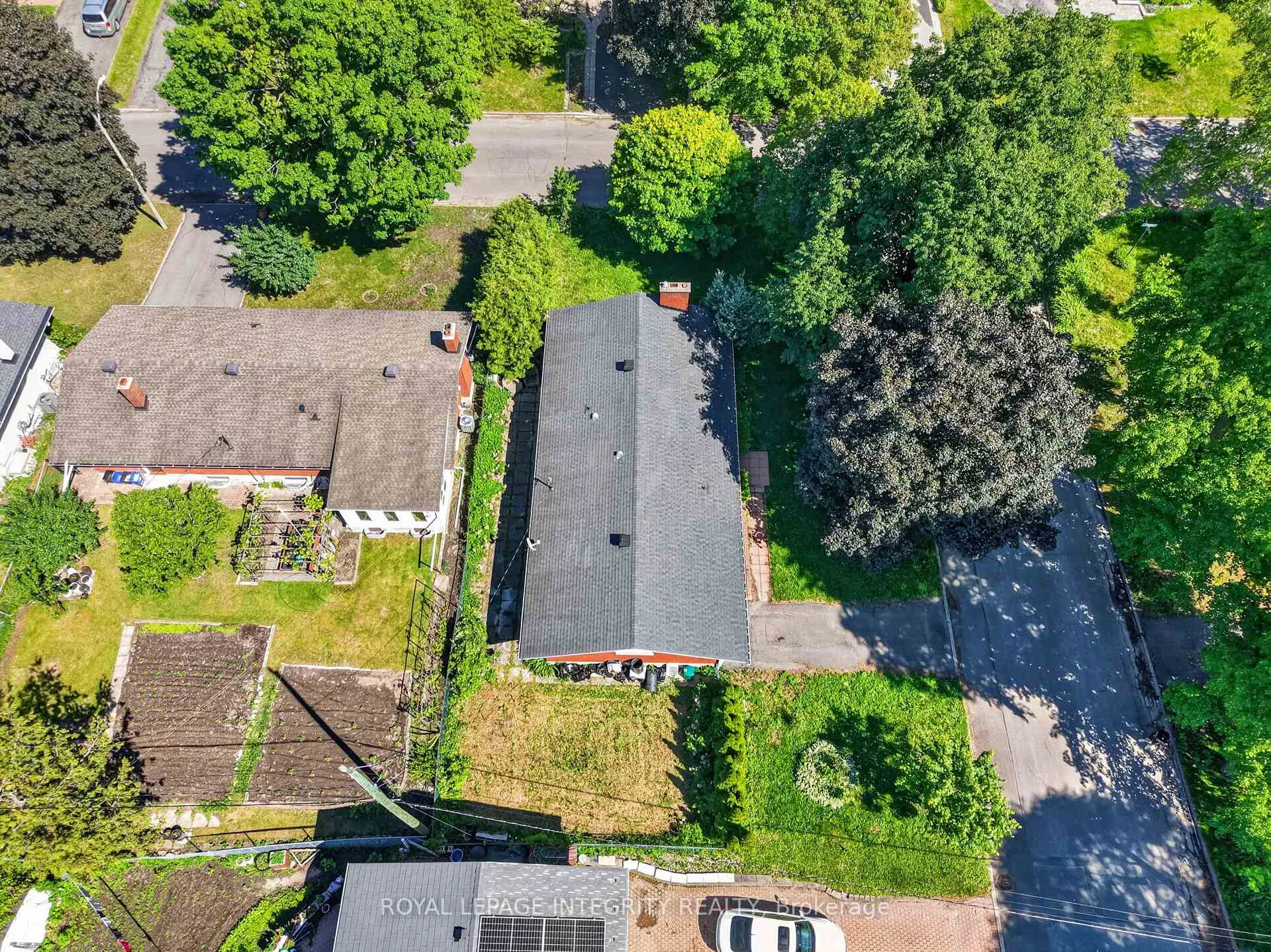 Photo 37 of 619 Blanchard Crescent, Ottawa, Mooneys Bay/Revelstoke — HOMEH