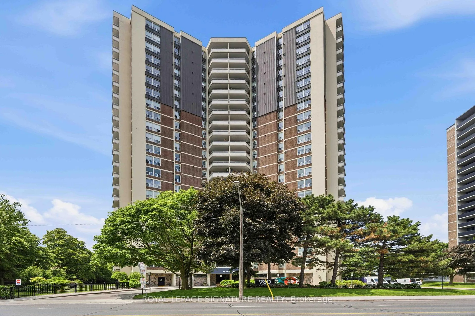 Photo 3 of Unit 1502, 980 Broadview Avenue, Toronto, Broadview North — HOMEH