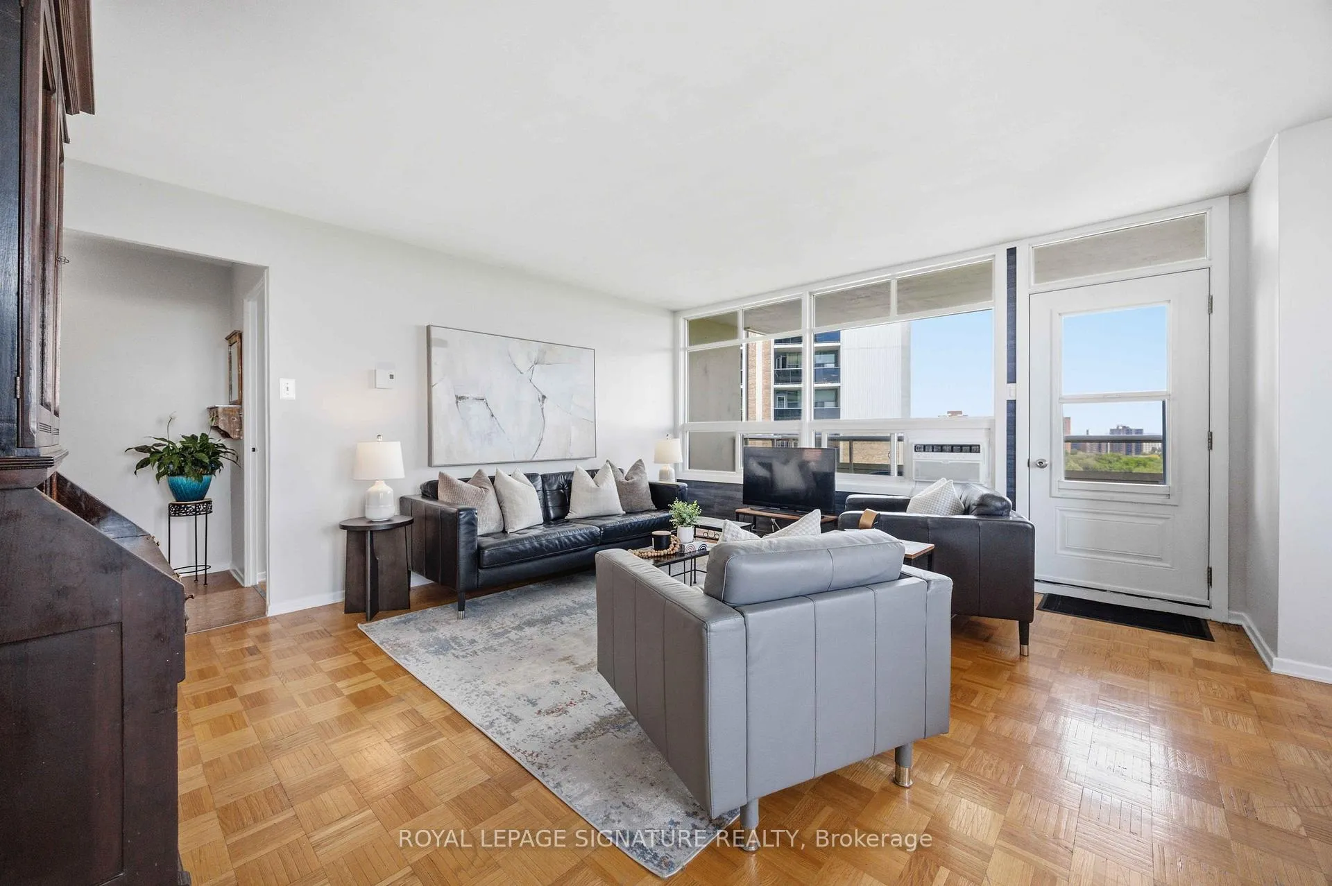 Photo 7 of Unit 1502, 980 Broadview Avenue, Toronto, Broadview North — HOMEH