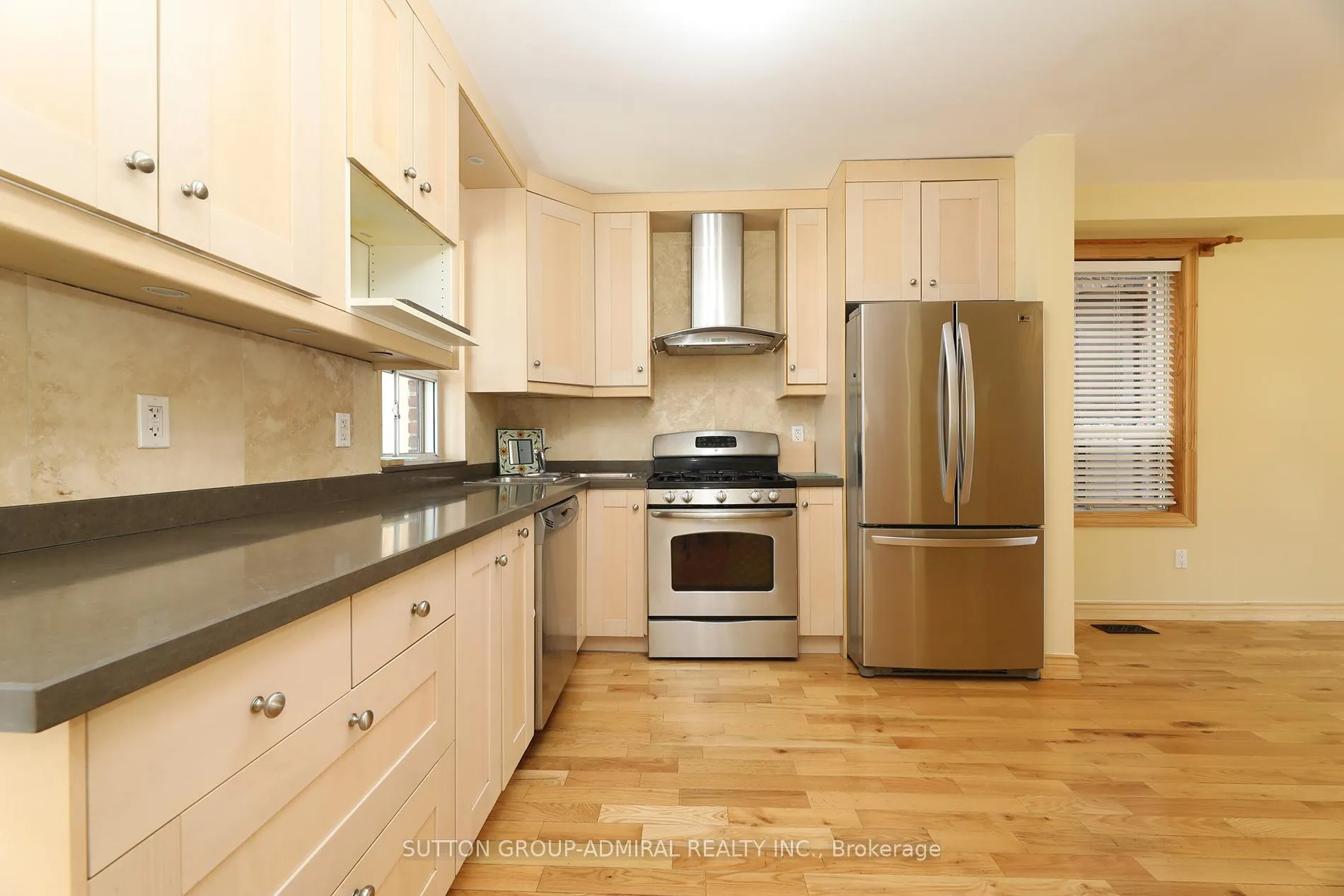 Photo 7 of 21 Wallace Avenue, Toronto, Dovercourt-Wallace Emerson-Junction — HOMEH
