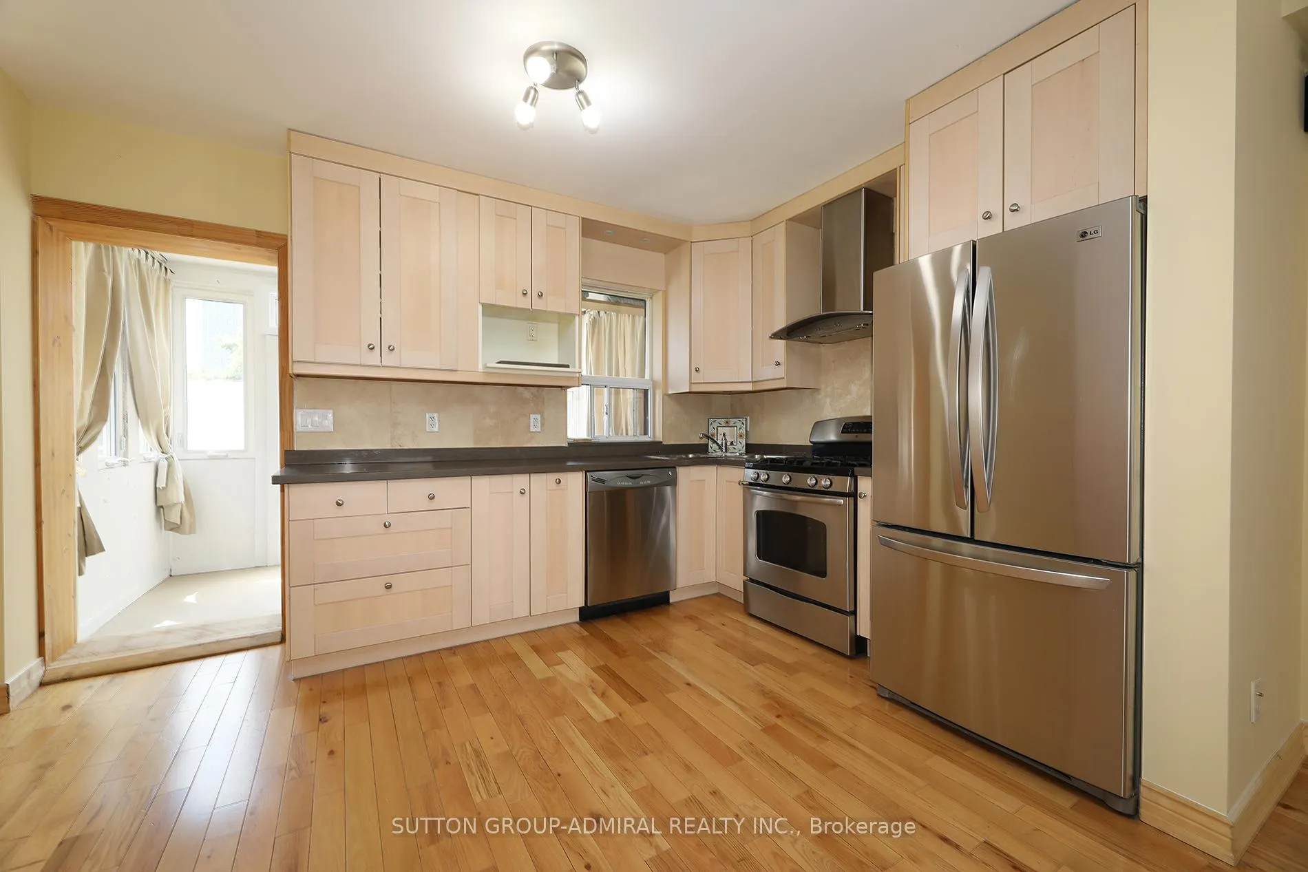 Photo 8 of 21 Wallace Avenue, Toronto, Dovercourt-Wallace Emerson-Junction — HOMEH