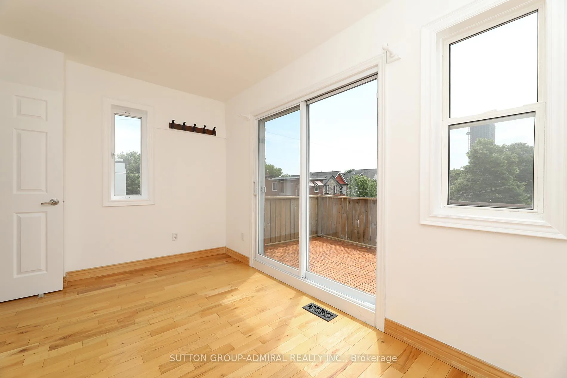 Photo 13 of 21 Wallace Avenue, Toronto, Dovercourt-Wallace Emerson-Junction — HOMEH